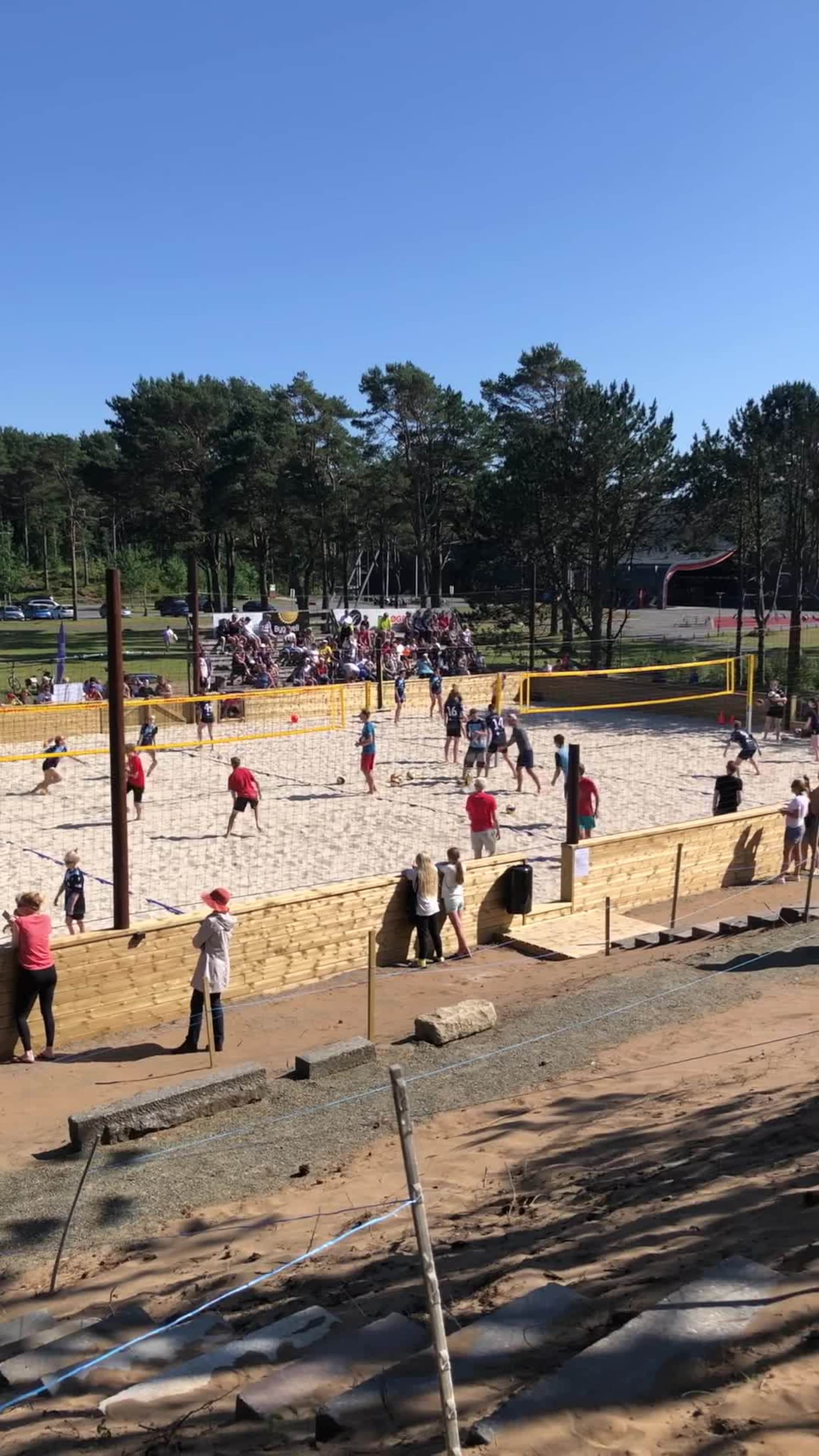 Fra åpningen av  sandvolleyballanlegget i Alcoa-parken i Farsund 2