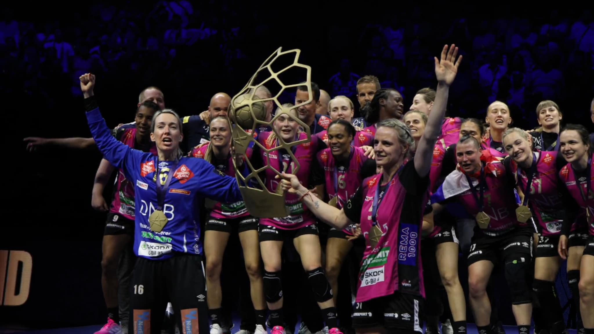 Se Vipers løfte Champions League-troféet for 3. gang.