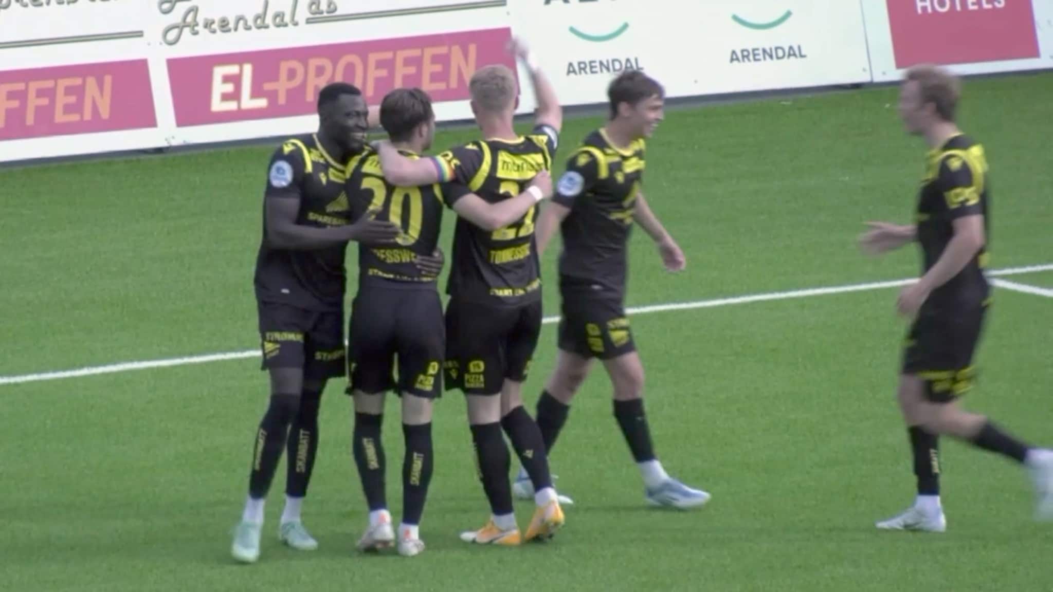 Se Cresswell sitt hat-trick mot Arendal