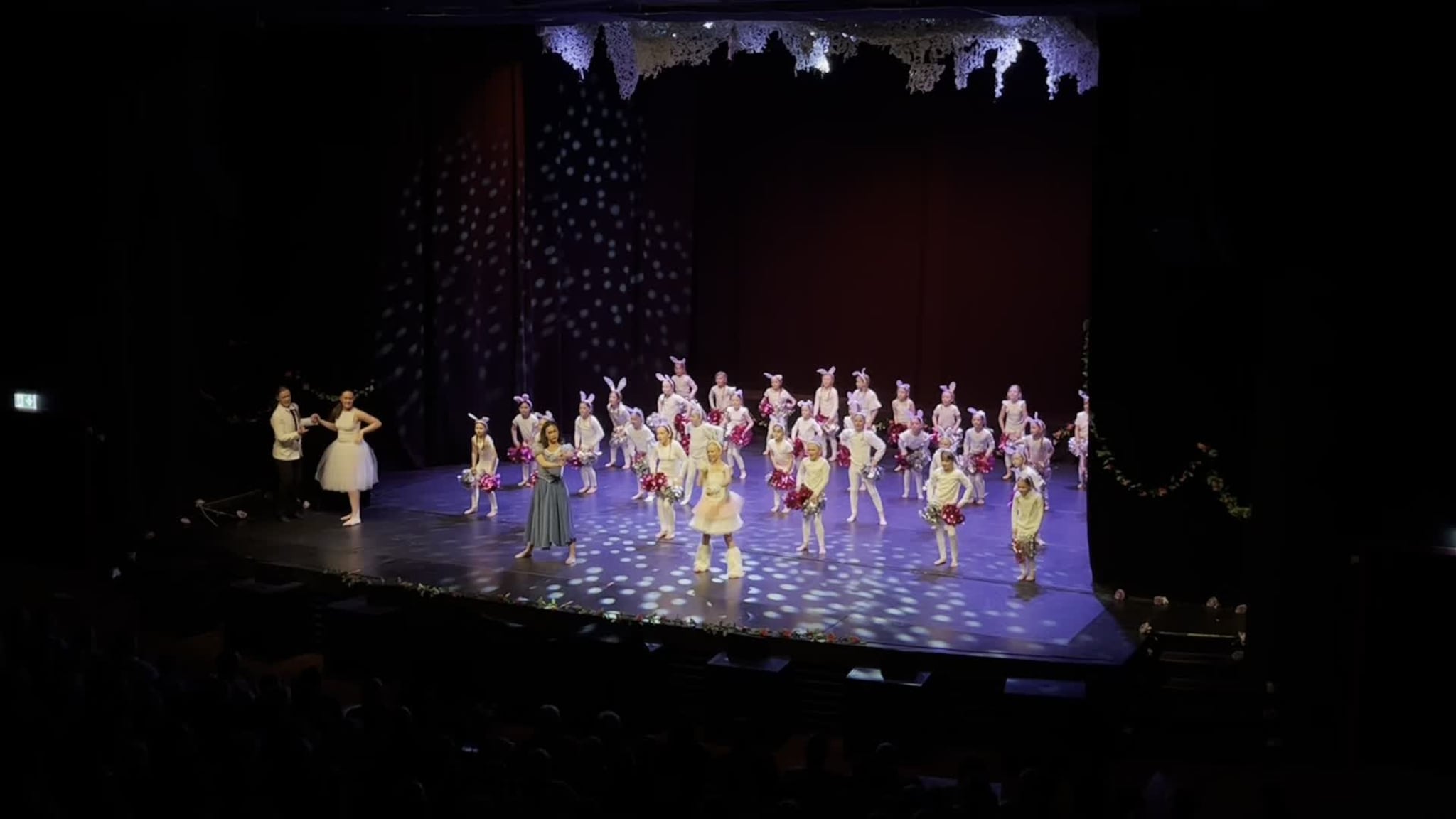Se video fra «Alice i Eventyrland»