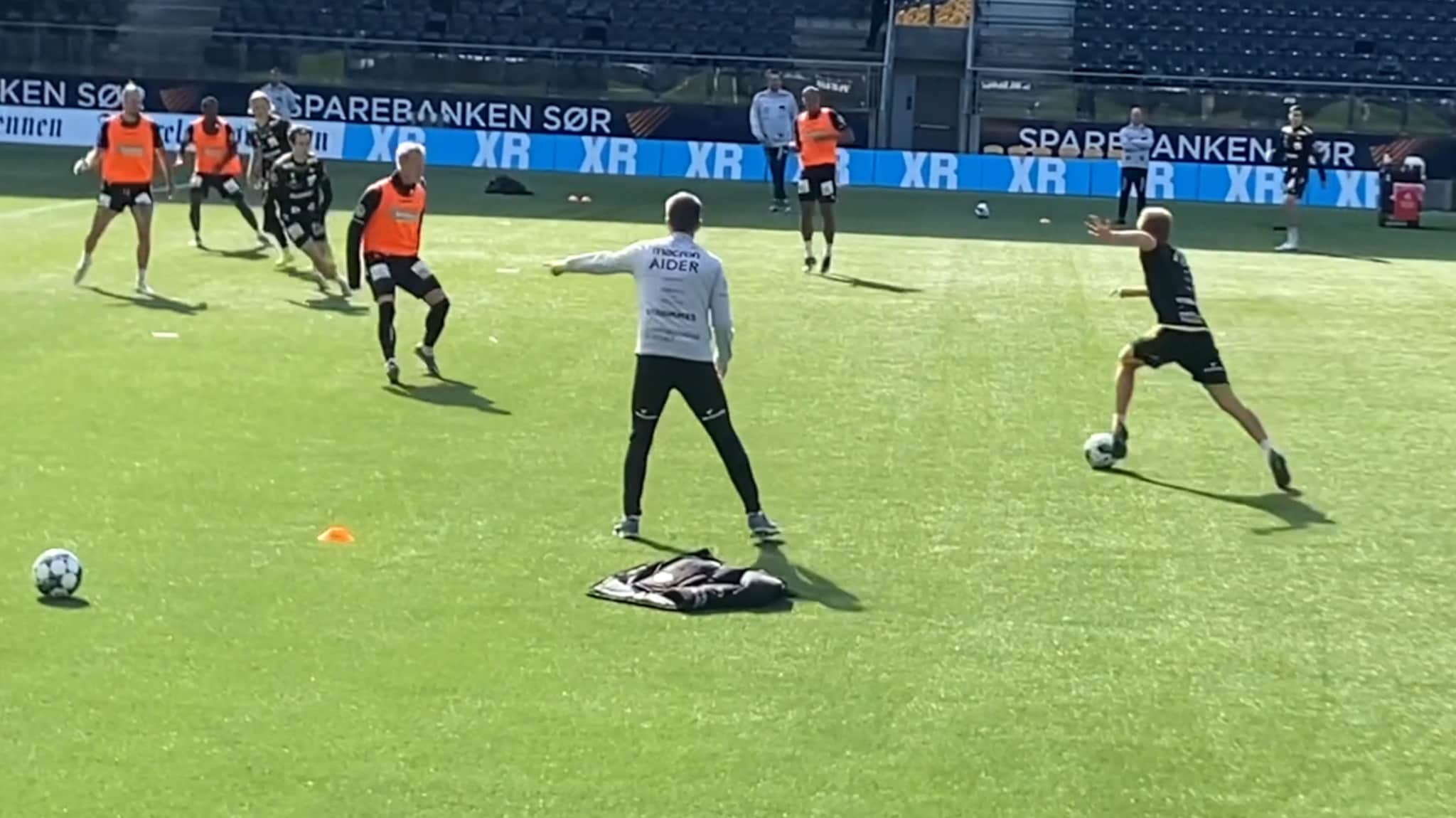VIDEO: Se en engasjert Tjelmeland på treningsfeltet