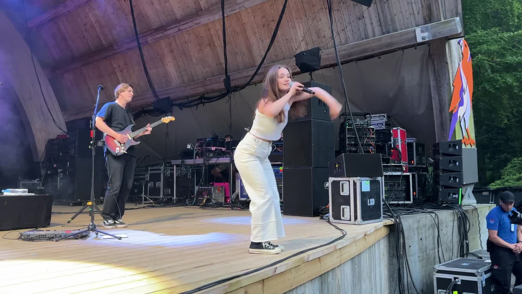 Sigrid fremfører "Suckerpunch" Ravnedalen