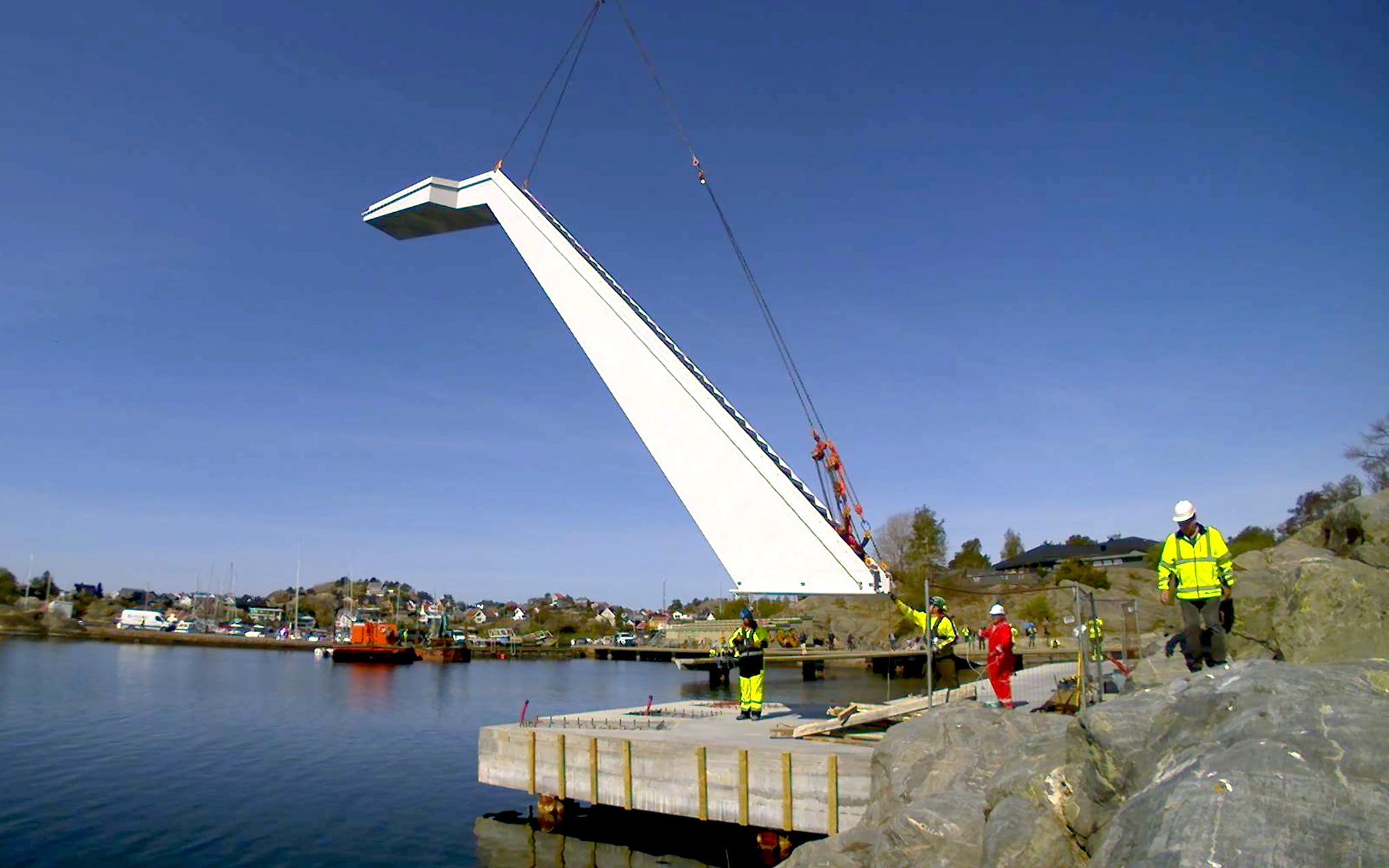 VIDEO: Her heises stupetårnene på plass