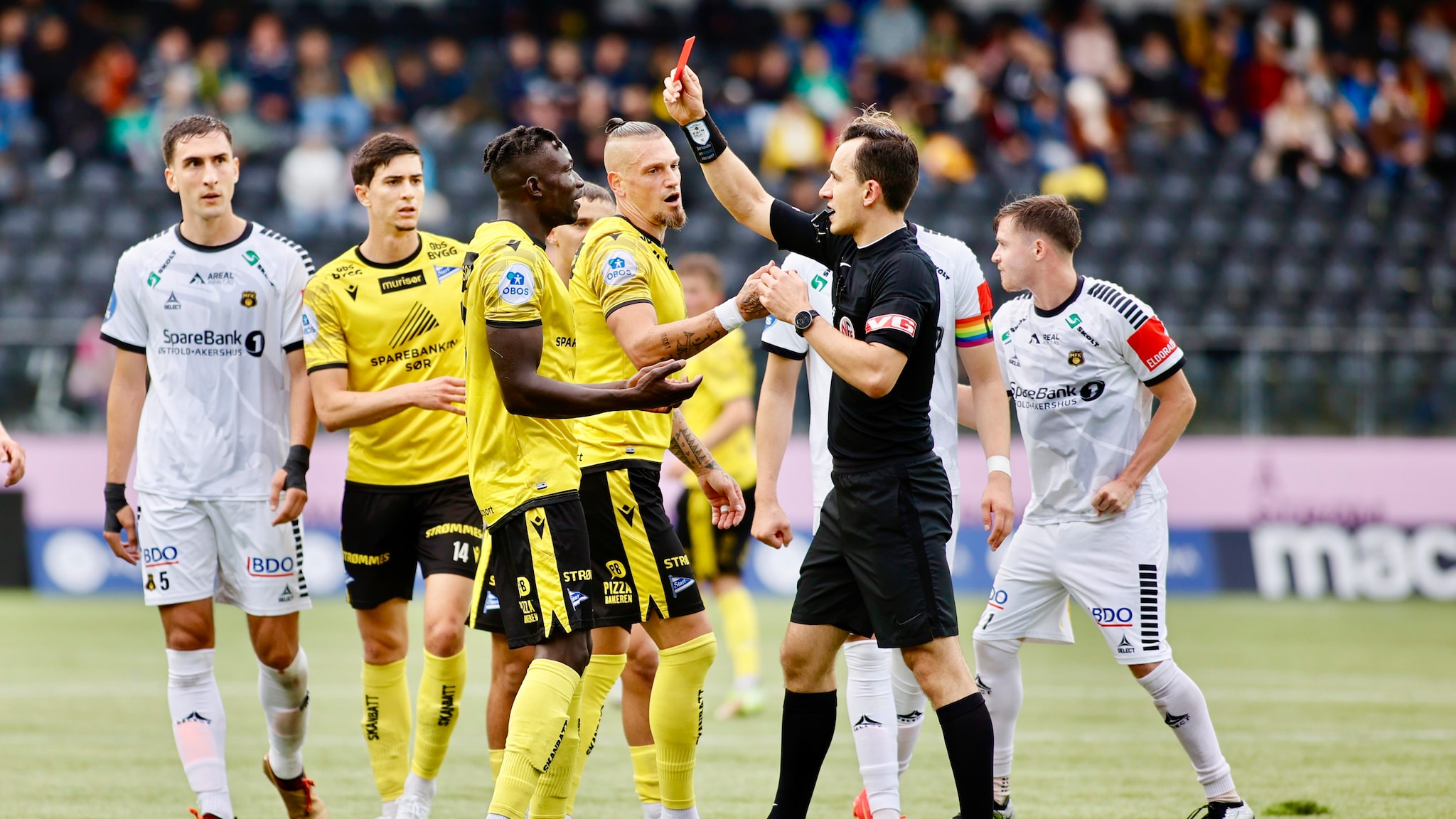 Riktig å gi Sanyang rødt kort?