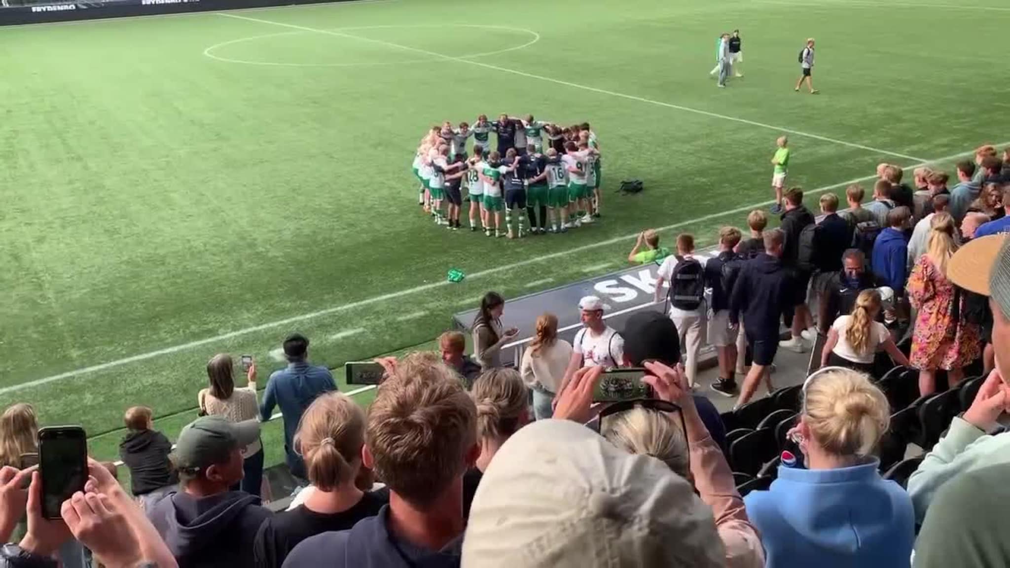 Uy Le Vu feirer Sør Cup-seier med Våg G19