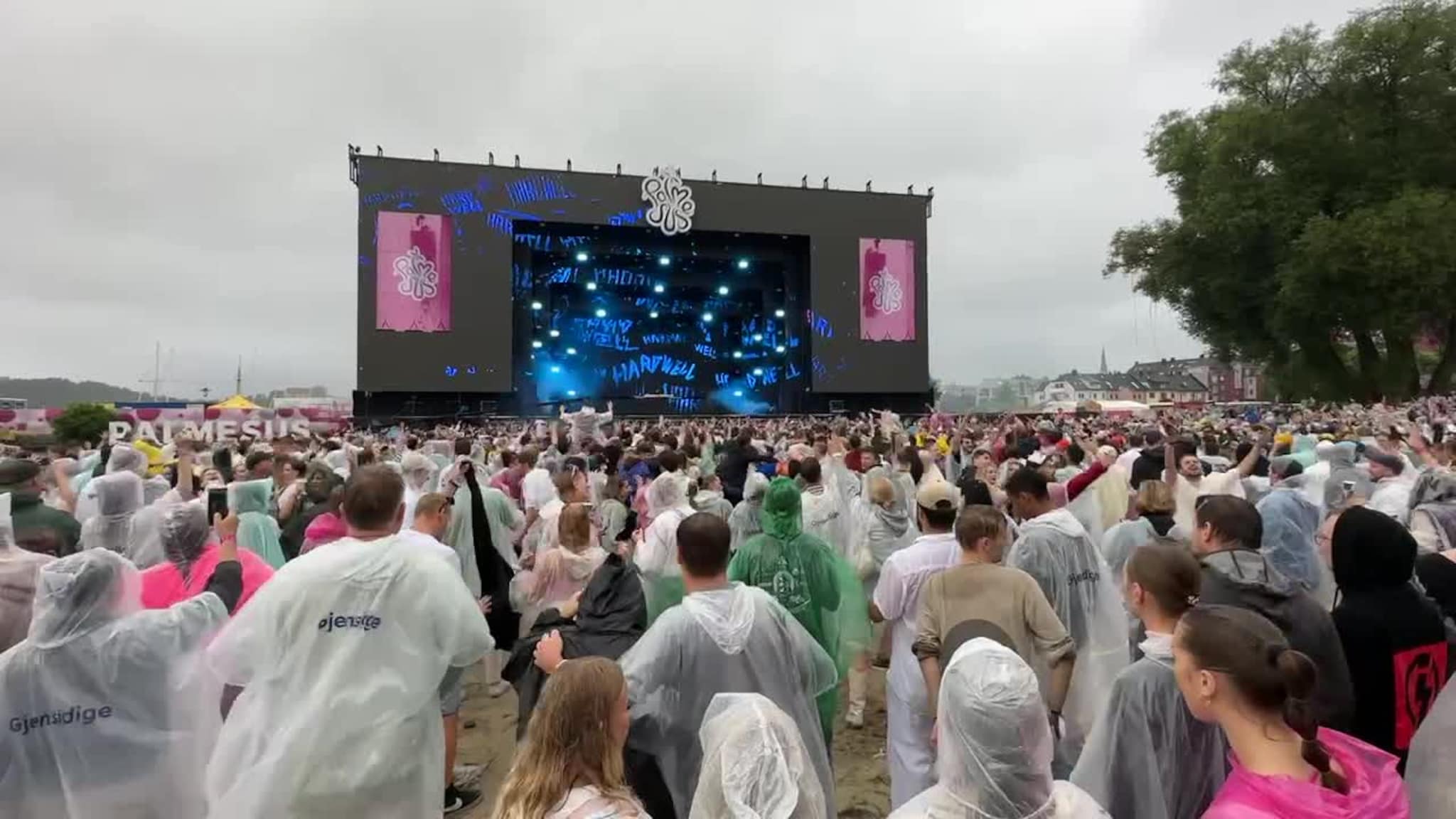 Danser med til populær remix