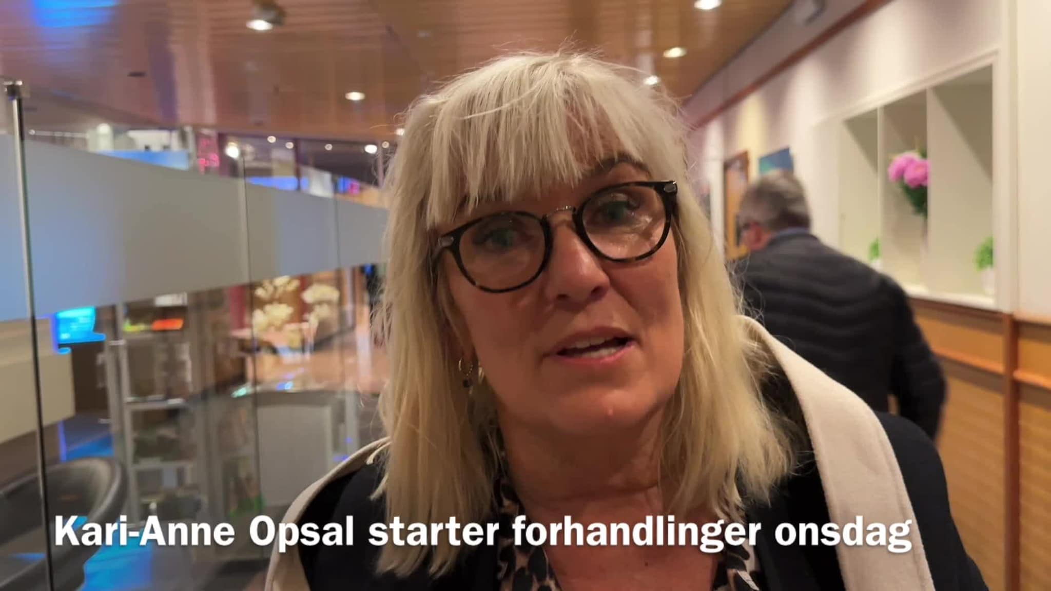 Se ordføreren takke og synge
