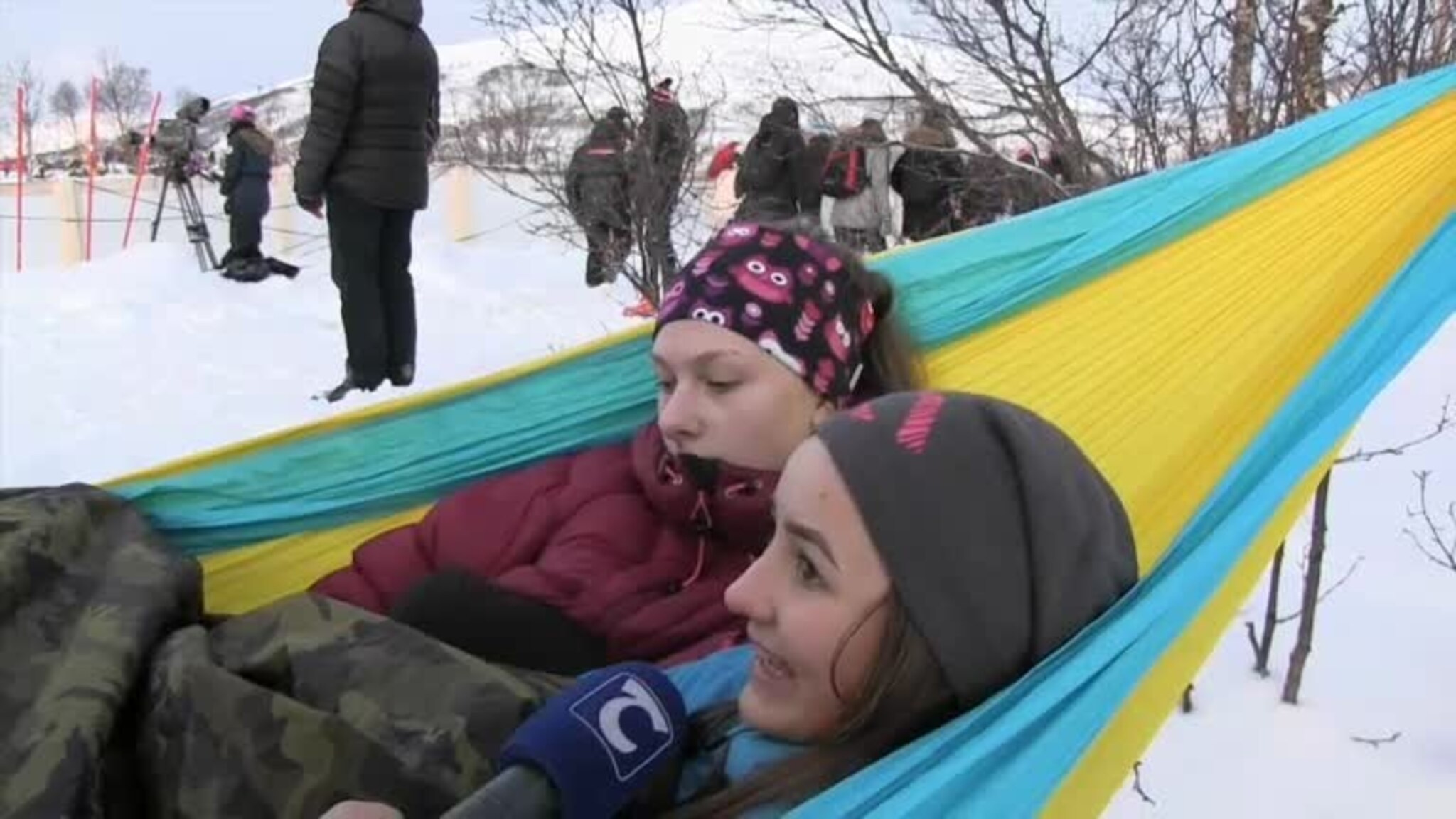 Ser på ski-NM fra hengekøya