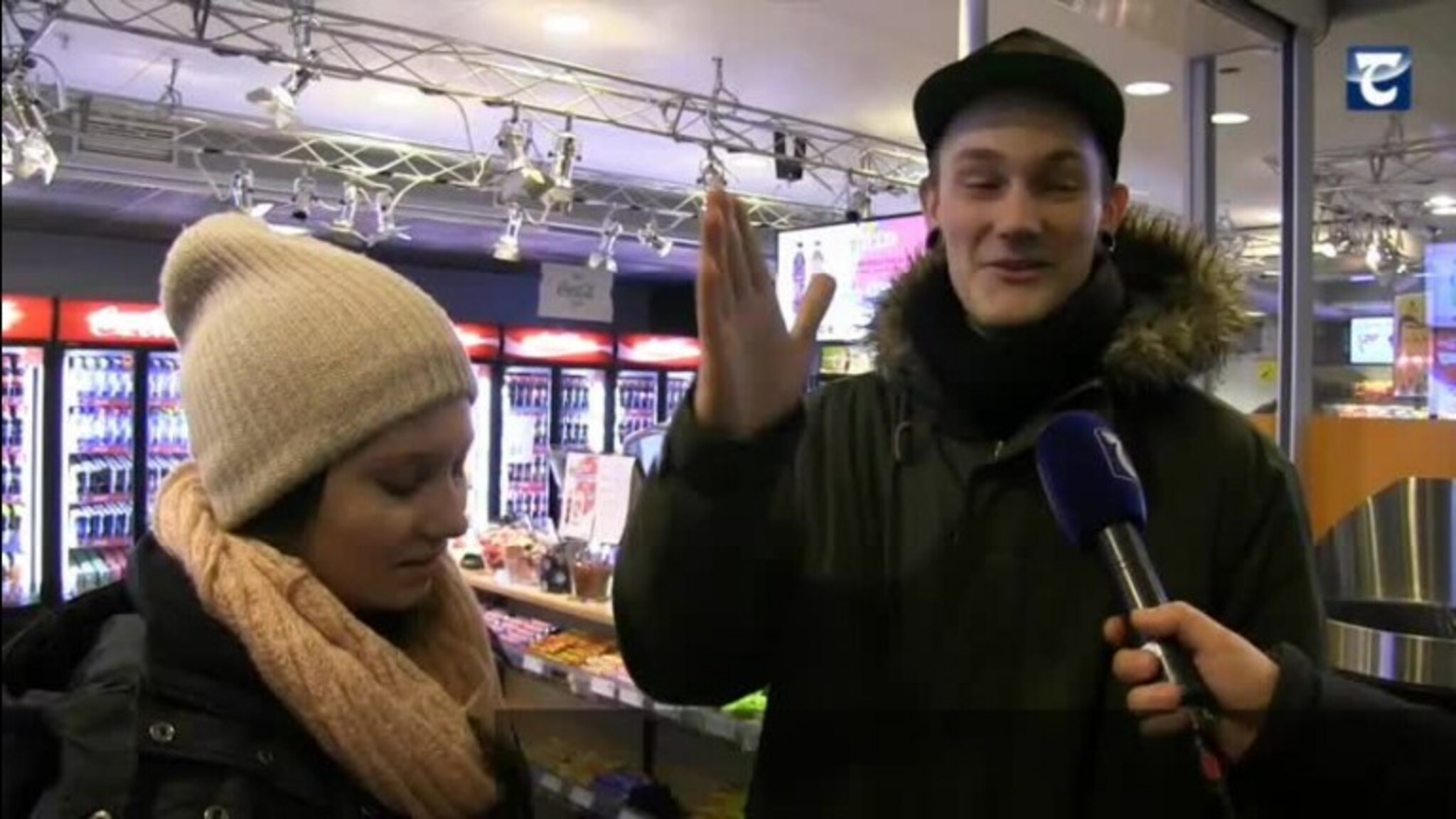 - Har opplevd at folk har spist makrell i tomat i kinosalen
