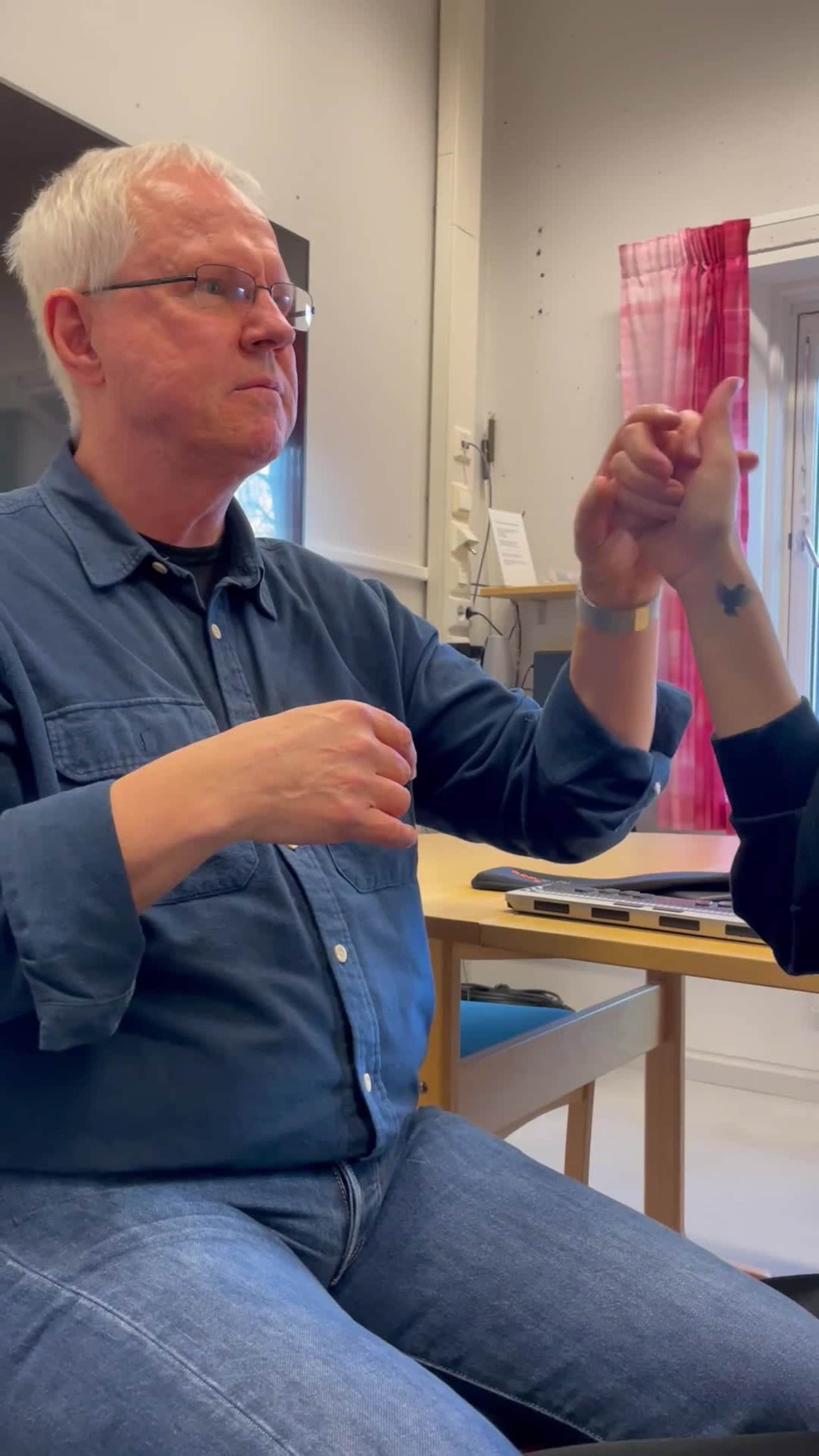 Edvard kan verken se eller høre