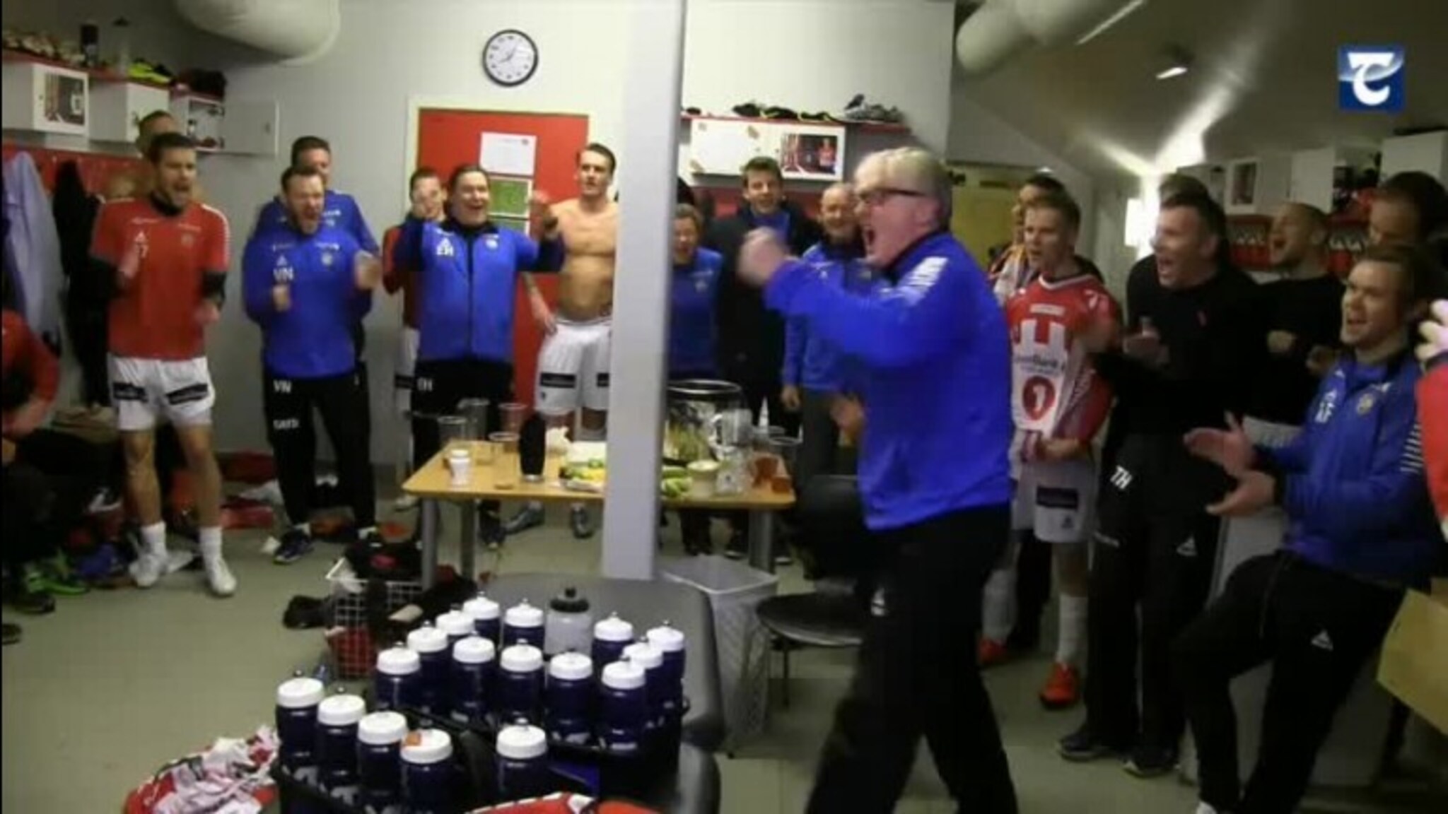 Sjekk stemninga i garderoben etter seieren!