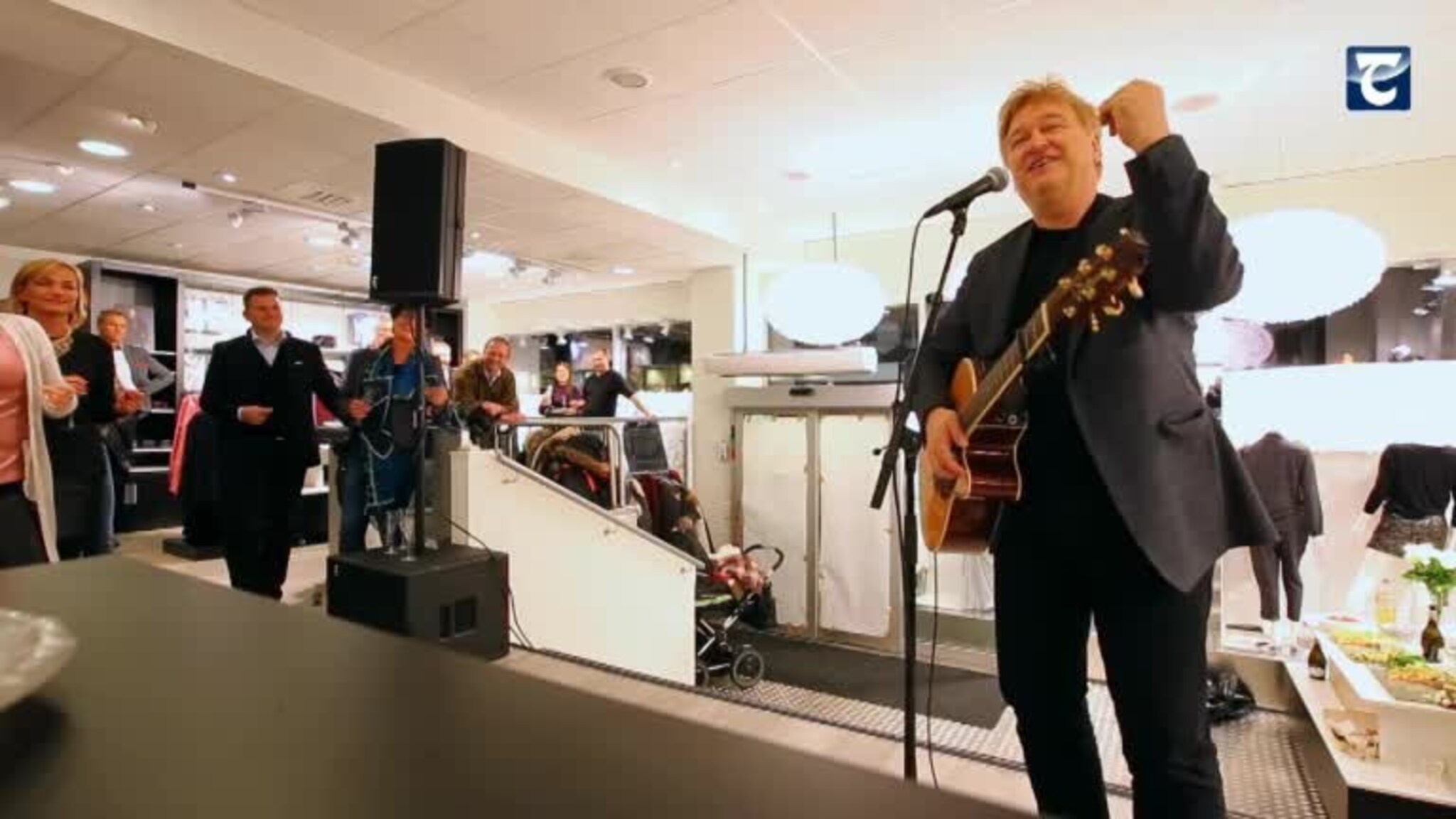 Sjekk hvordan Jørn Hoel skapte liv på butikkåpning