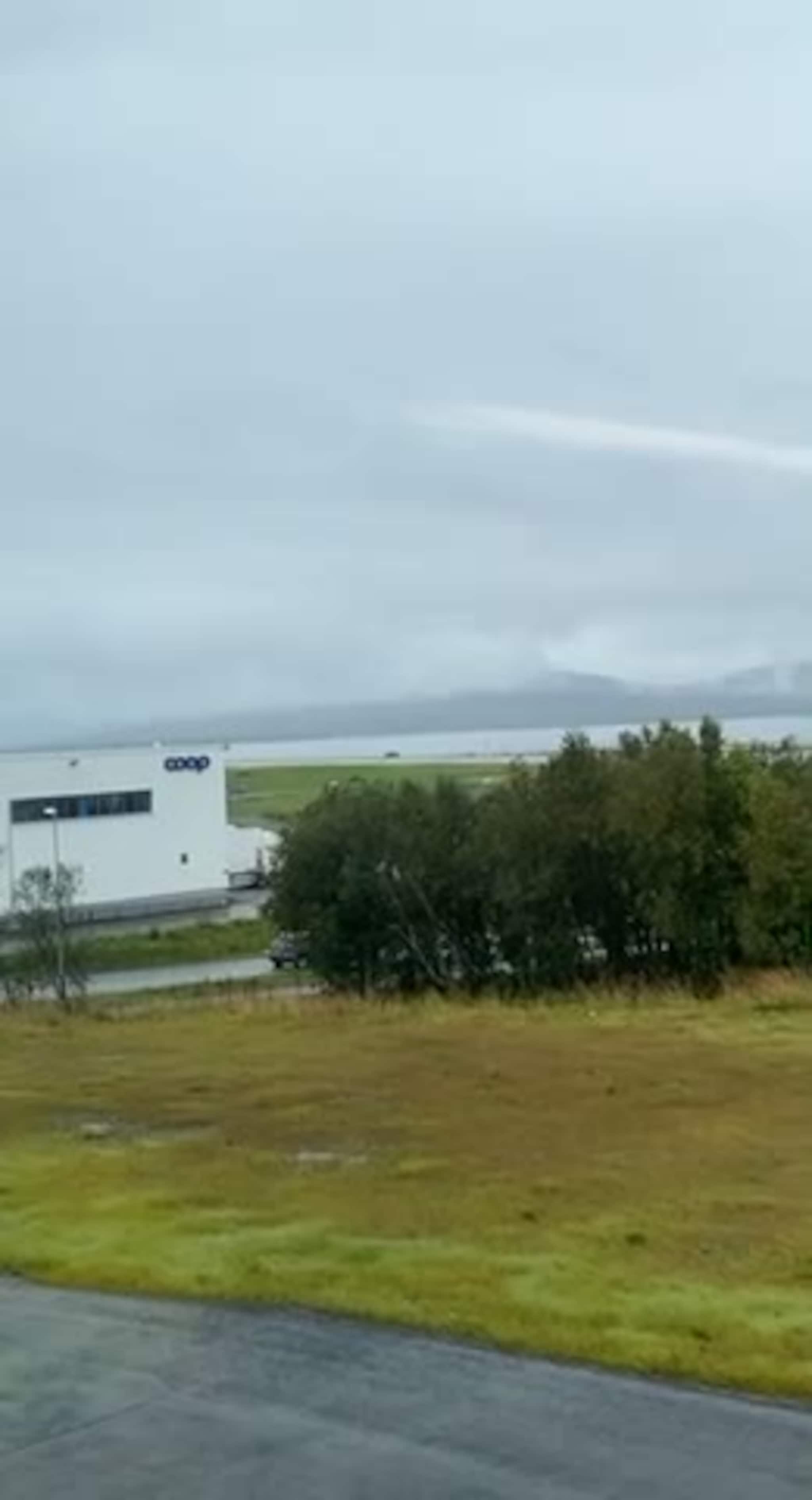 Her tar Norges nye superfly F-35 av ved flyplassen i Tromsø.mov
