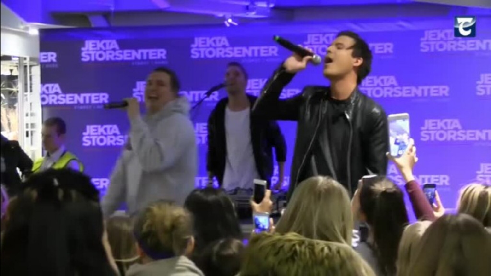 Ellevill stemning på Morgan Sulele-konsert