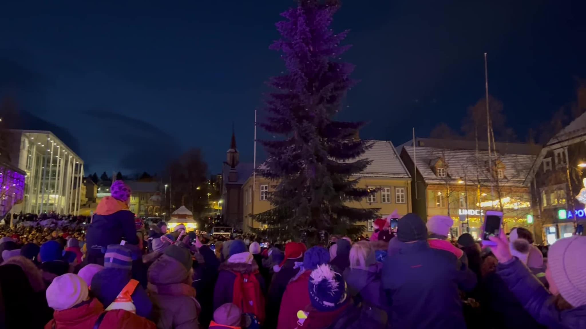 Her kobler ordføreren til julelysene
