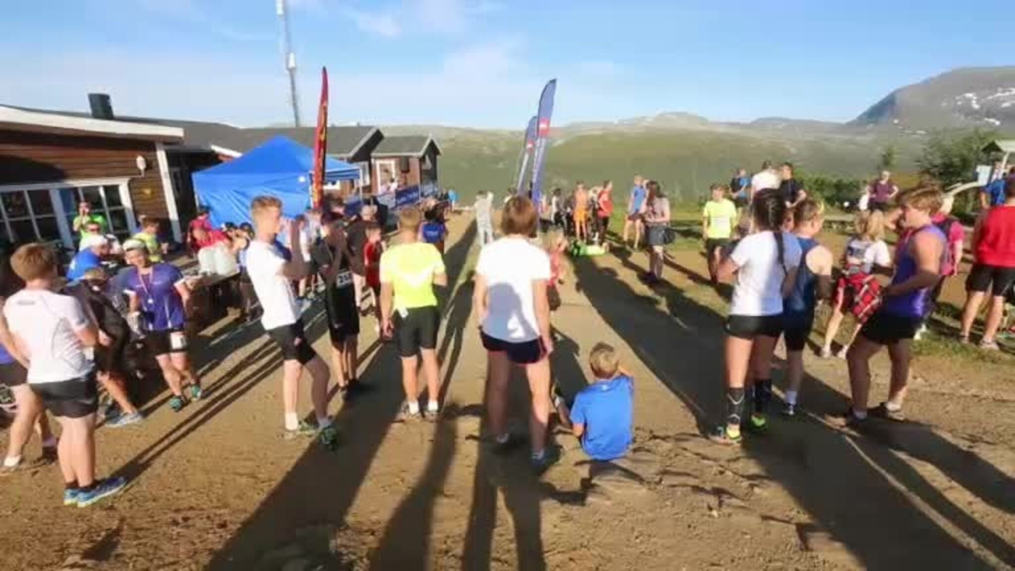 Sjekk folkelivet på Fjellheisen!