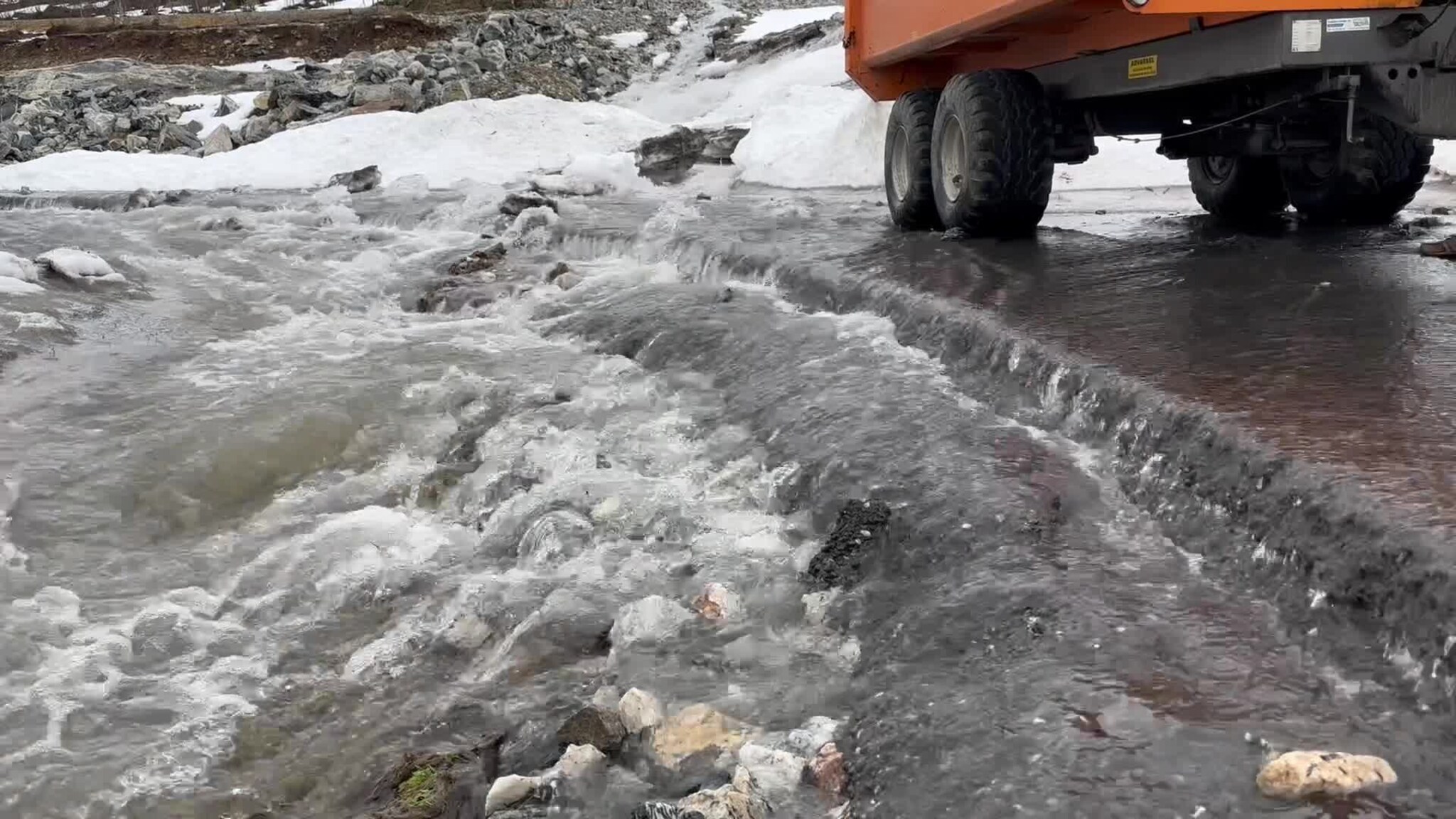 Snøsmelting på Skjelnan