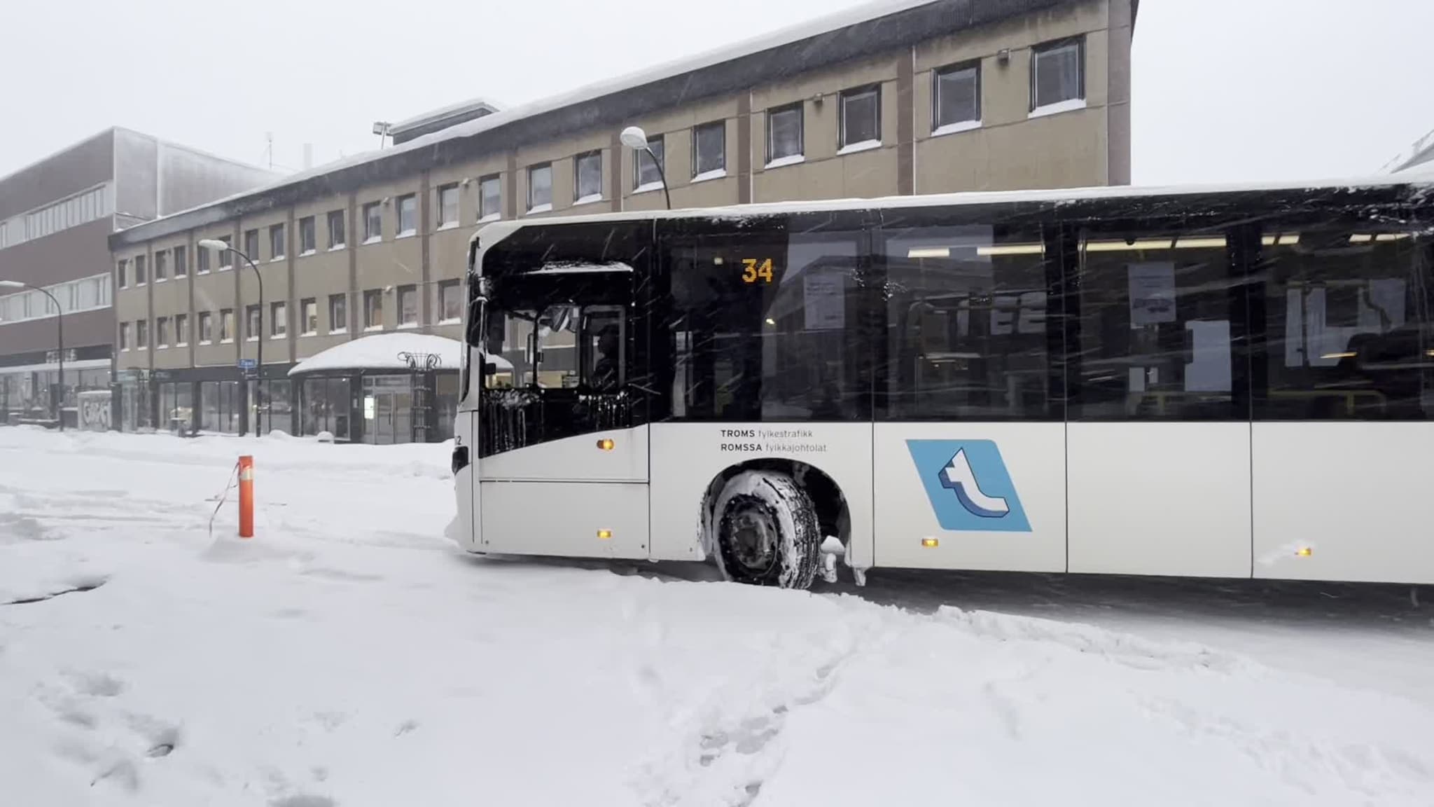 Trailer blokkerer veien