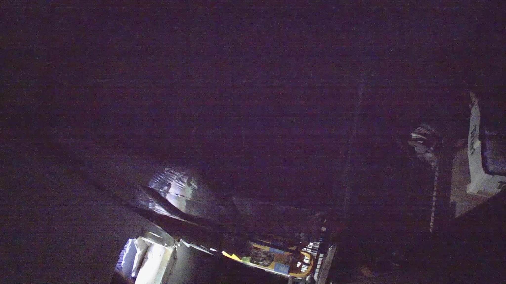 Se video fra brekket: Her har tyvene tatt seg inn på Pyramiden