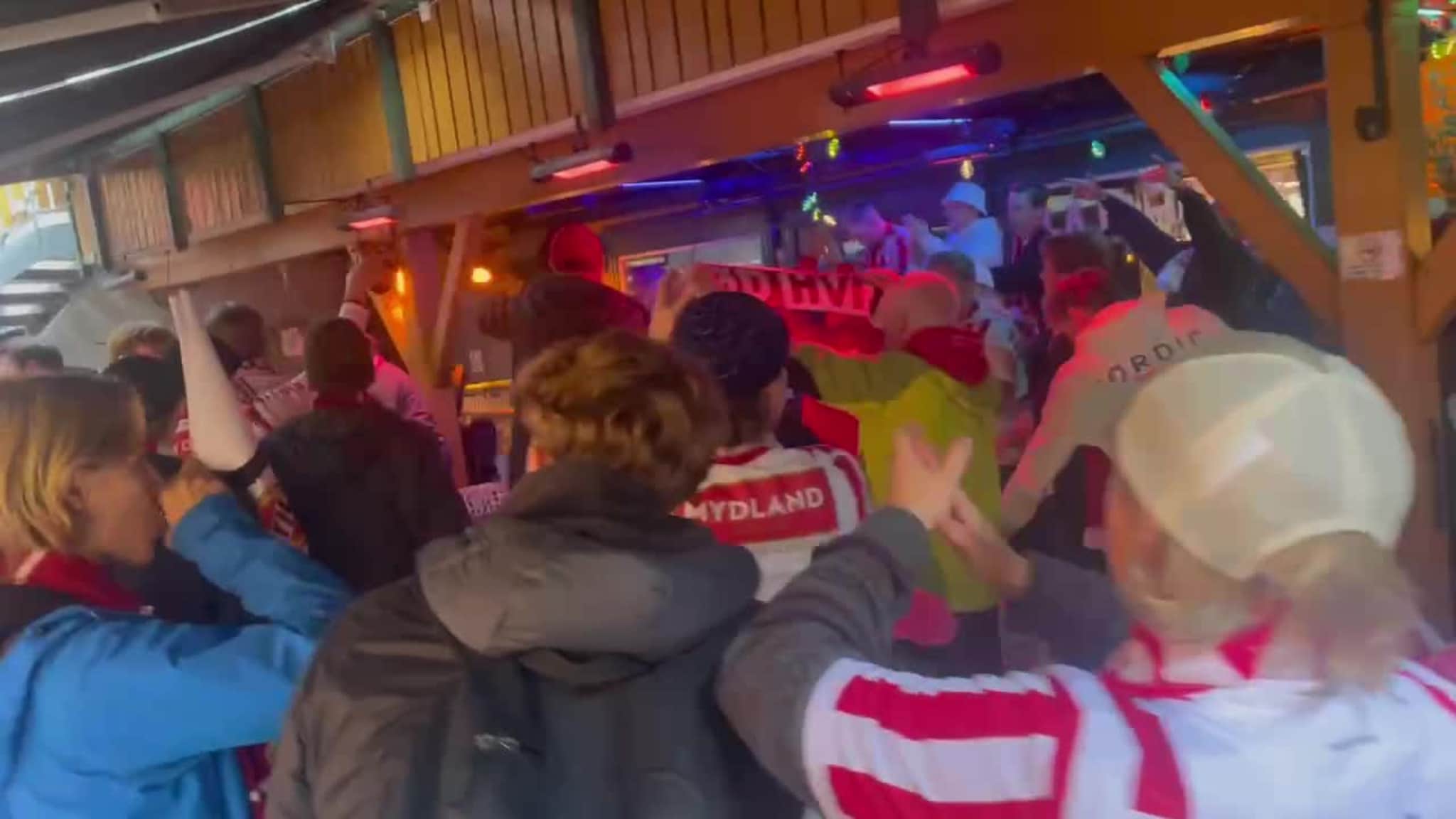 Her er supporterfesten i gang for fullt