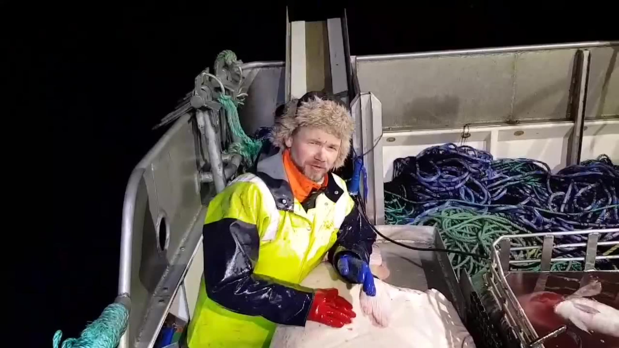 Video med Tom Vegar kiil og ei stor kveite