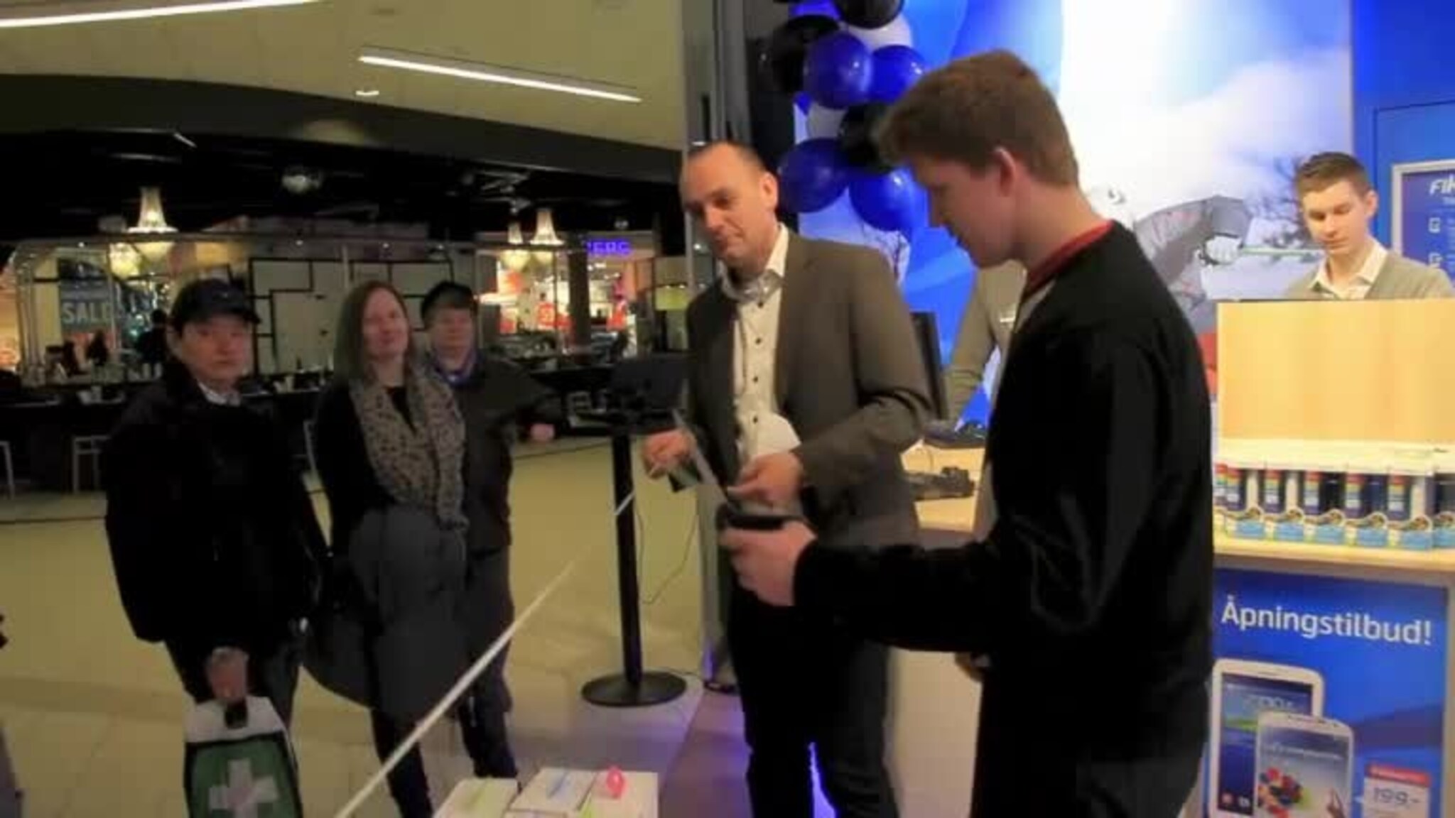 Kø til ny Telenorbutikk