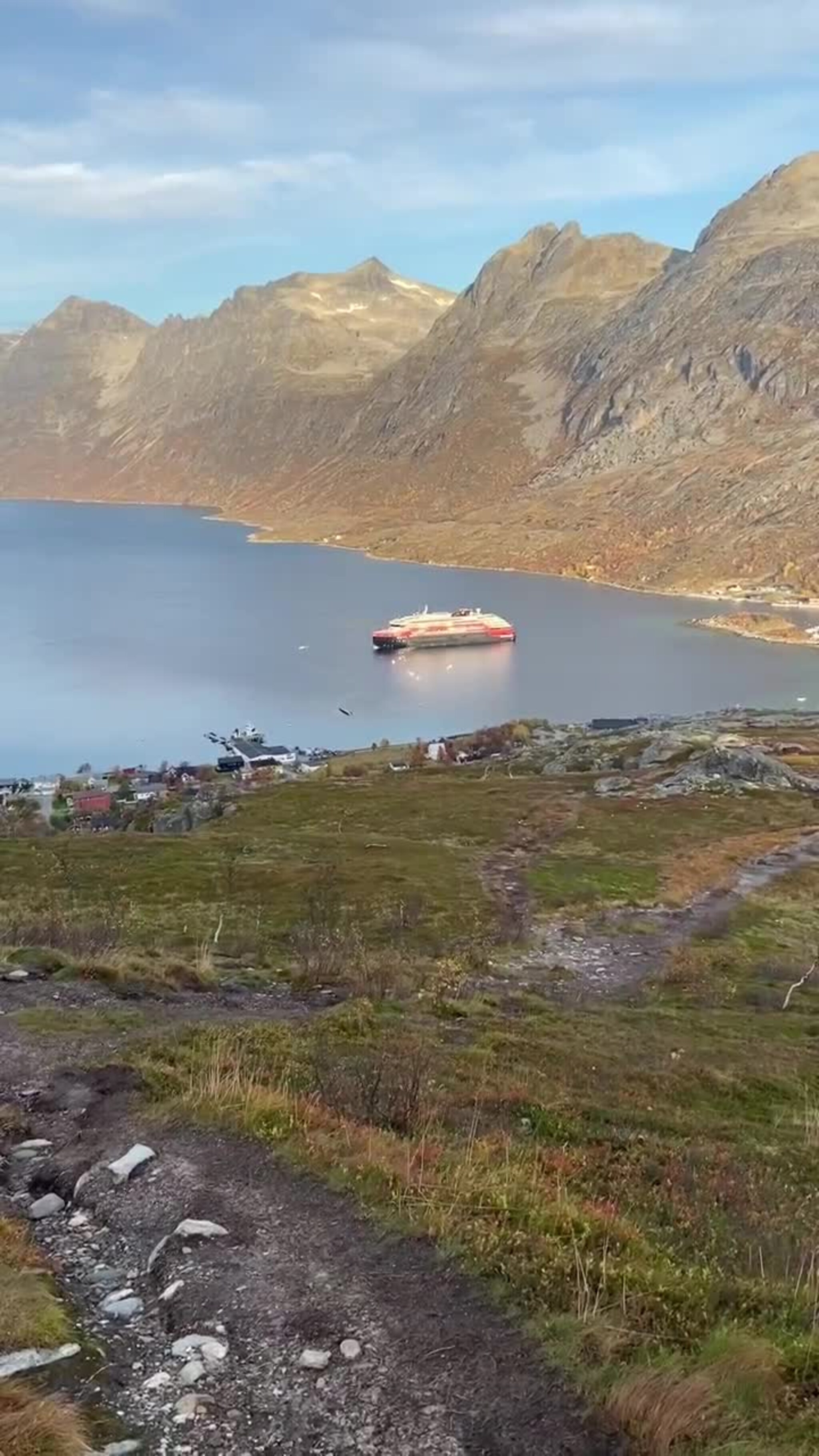 Her er Hurtigruten på besøk i Ersfjorden