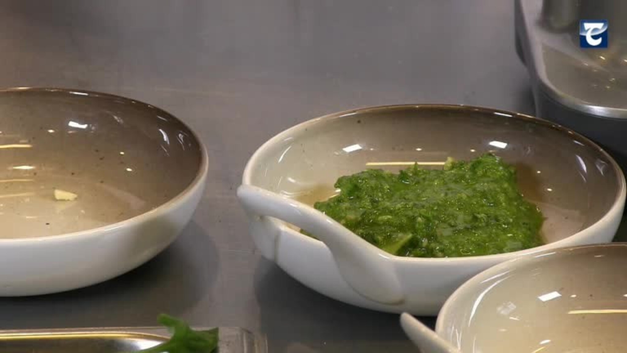 Slik lager du din egen pesto