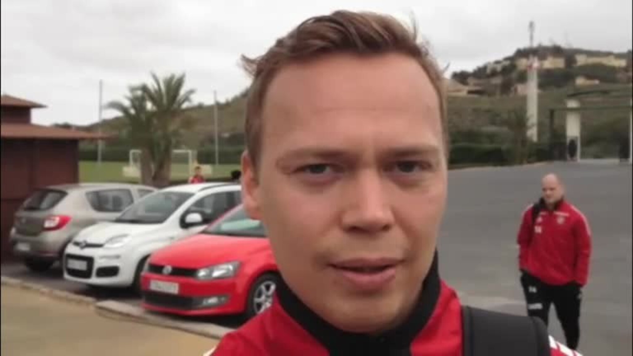 Forsøker å kuppe intervjuet