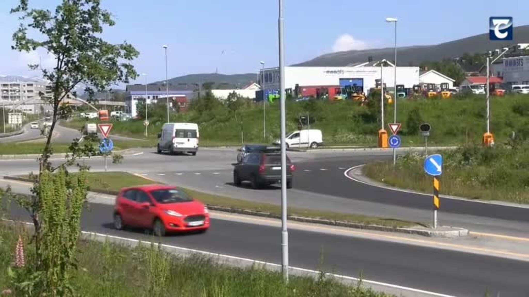 Slik skal du kjøre i rundkjøringene i Tromsø