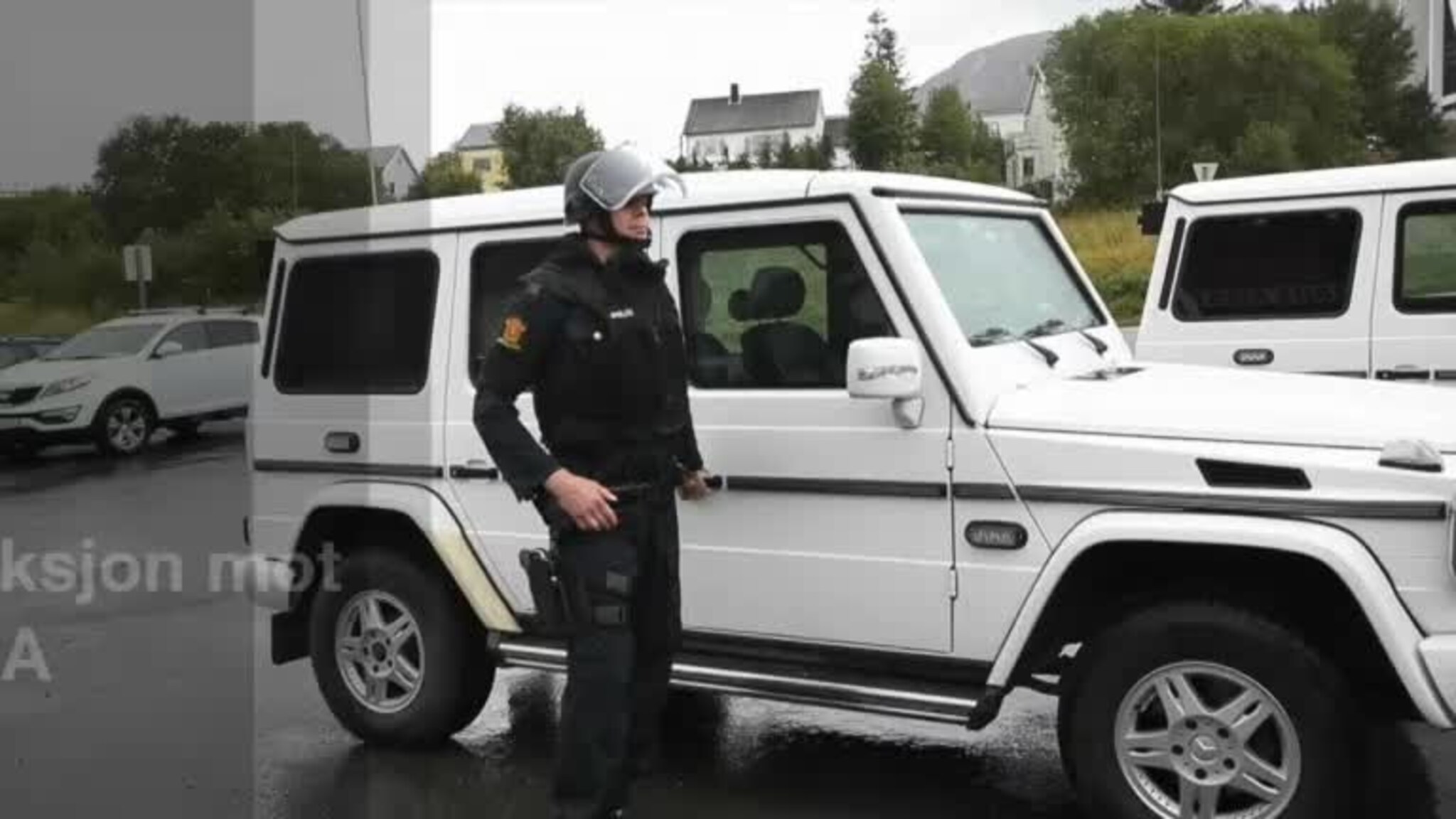 Tungt væpnet politi mot HA