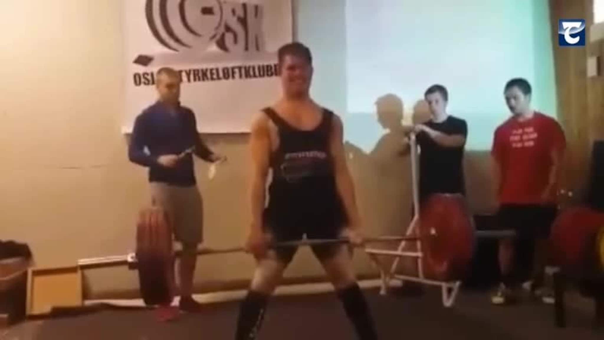 Andreas (17) løftet over et halvt tonn
