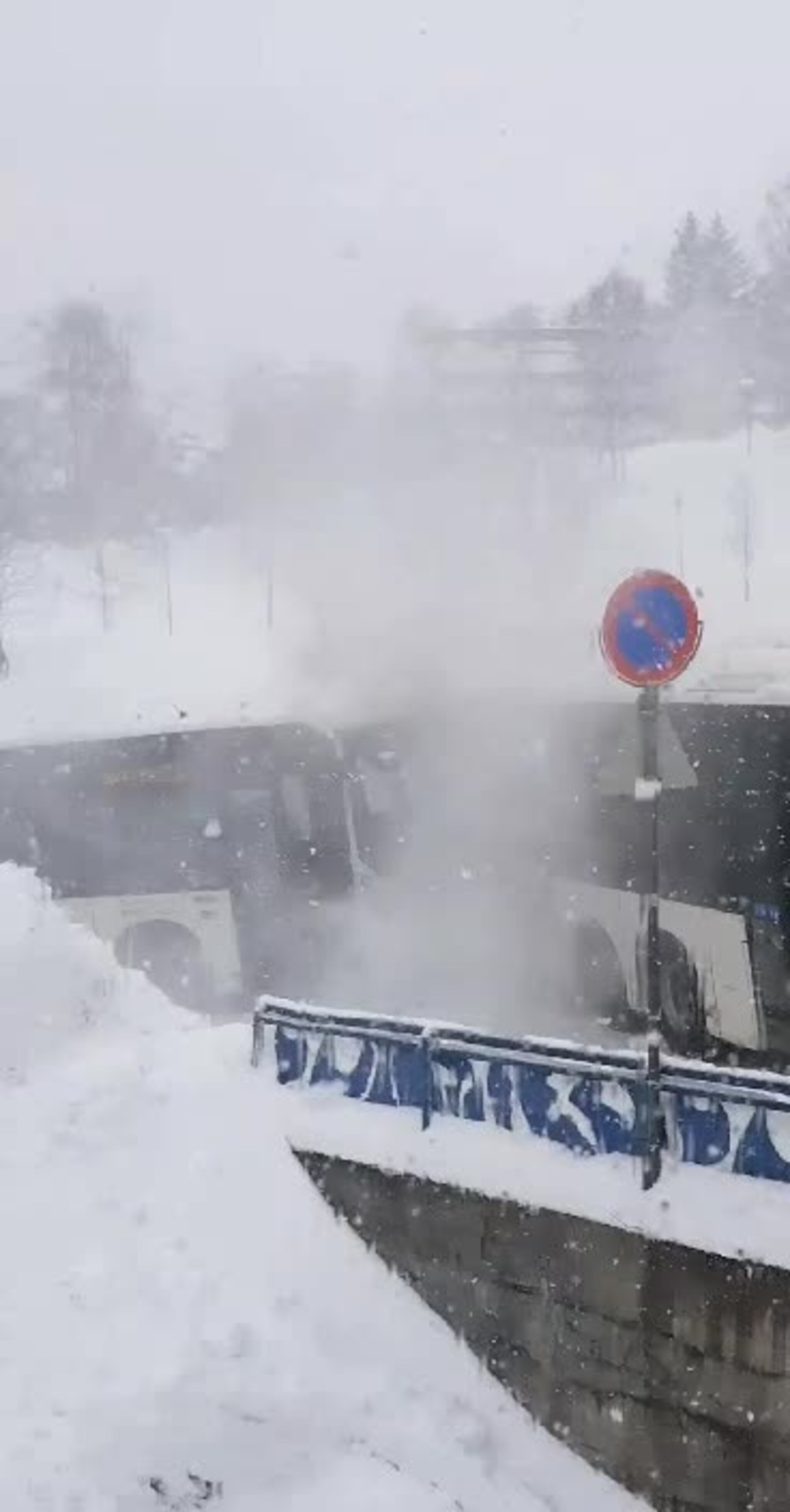 Brøt ut brann i bussen