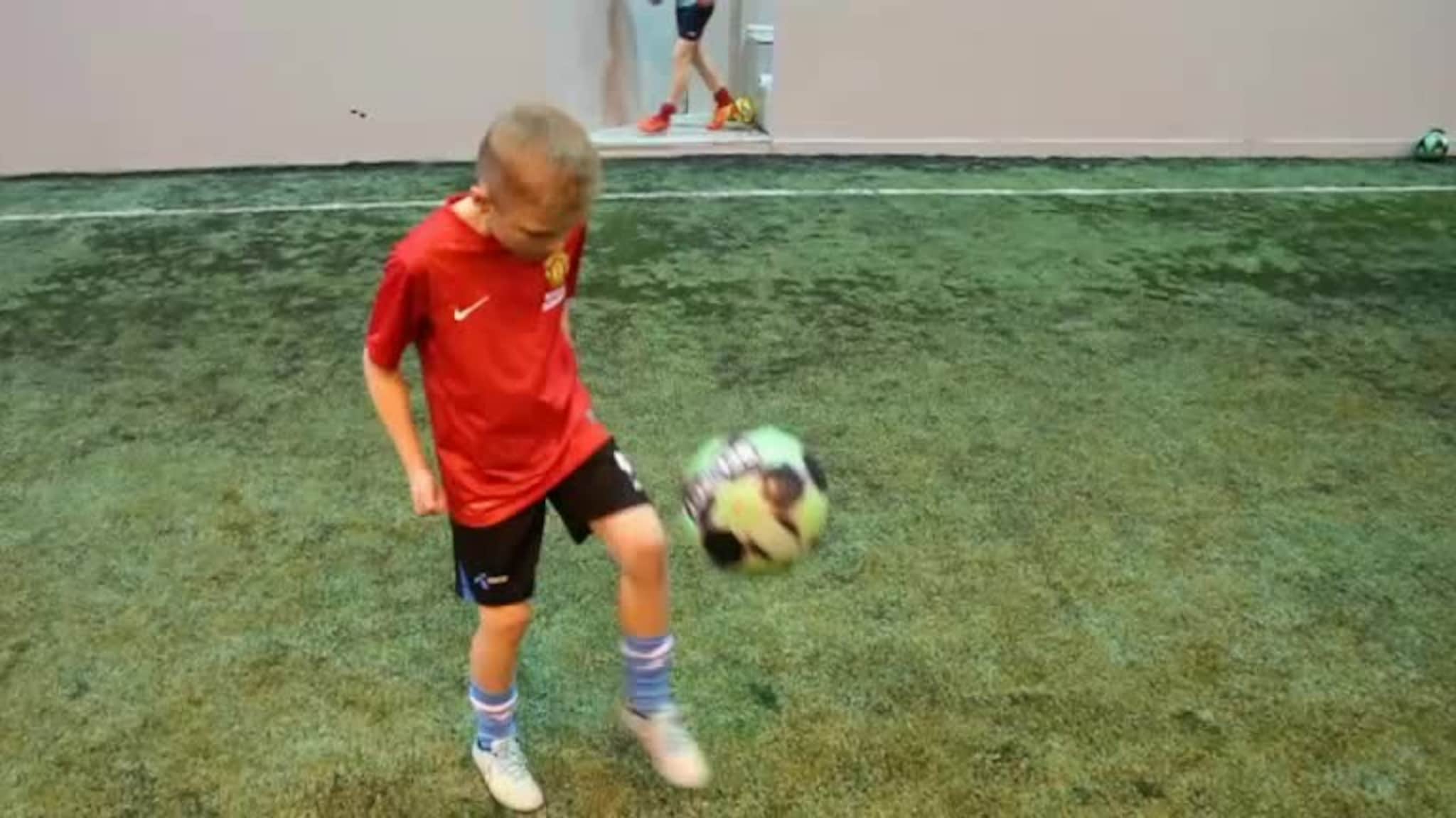 Isak (10) invitert til drømmeopphold hos Manchester United