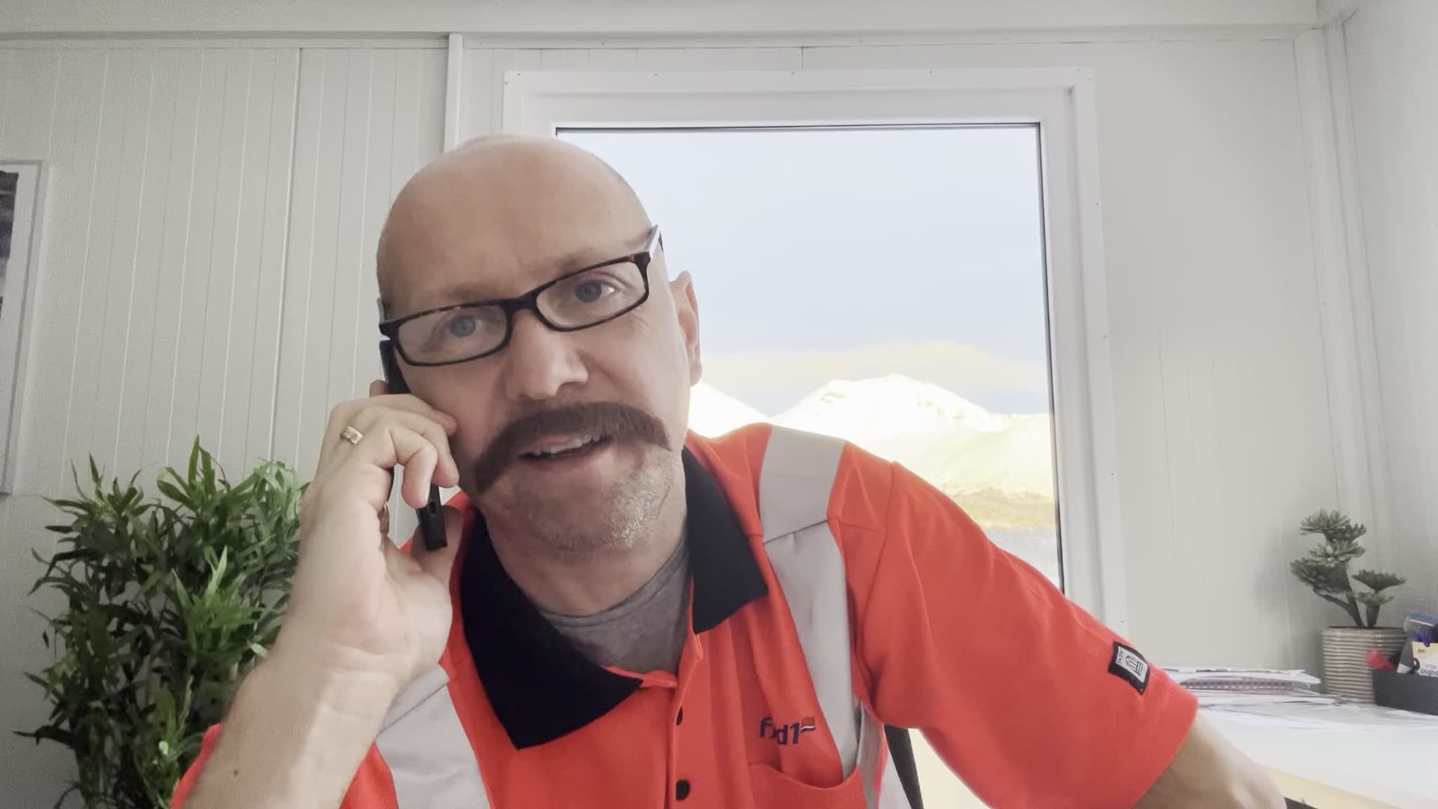 Kjellen ringer Asvo for å kjøpe ved