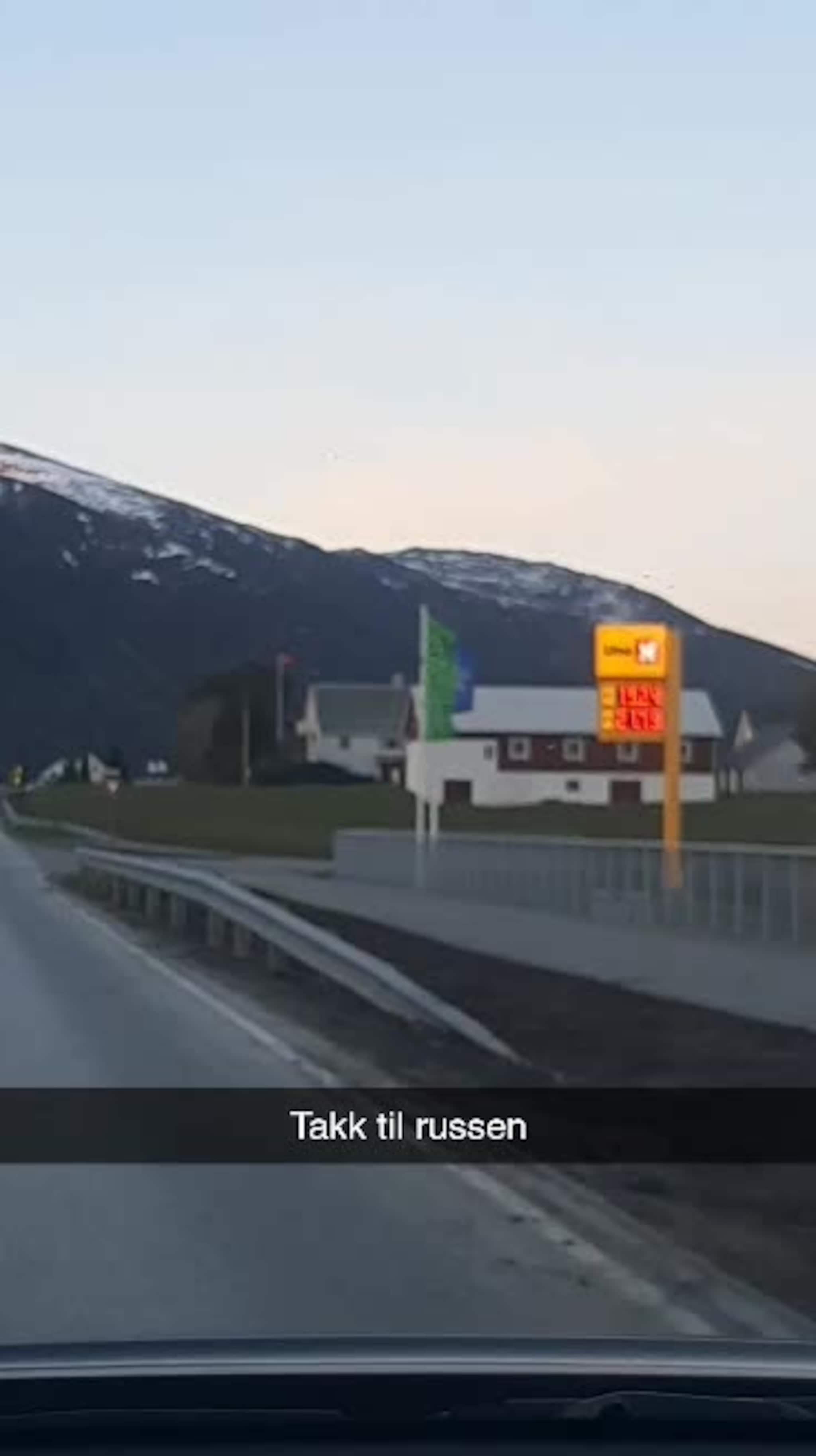 Kiwi-flagg på Rema 1000 sine flaggstenger