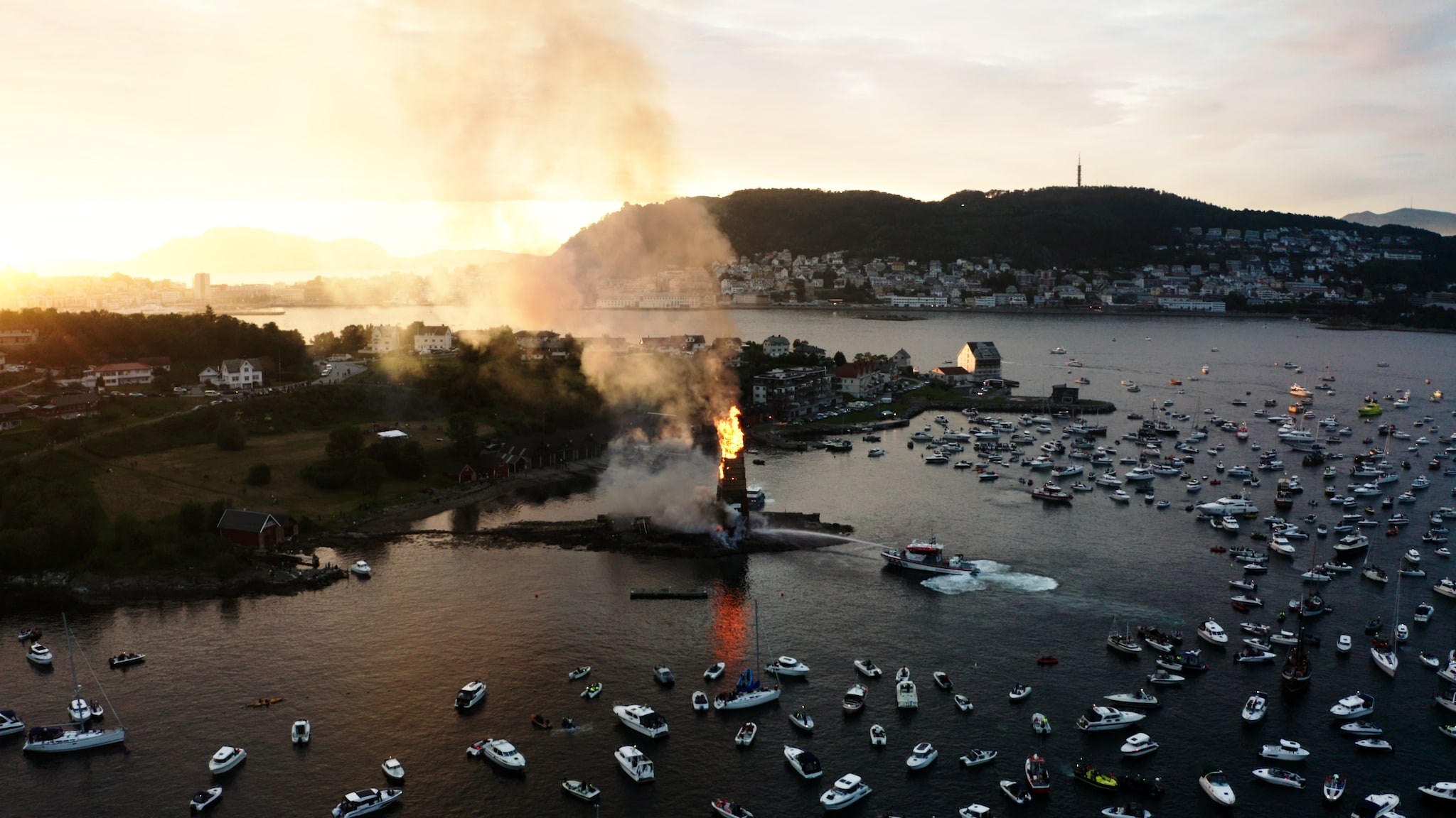 Dronevideo av Slinningsbålet 2021
