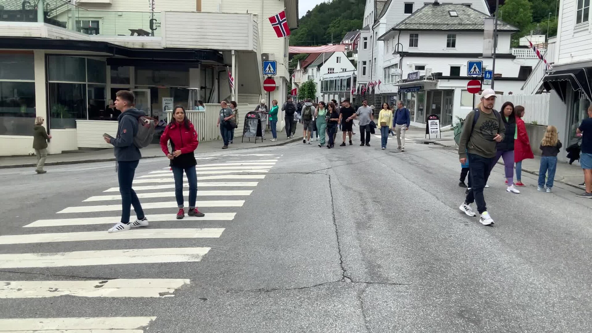 Cruiseturistar i Måløy
