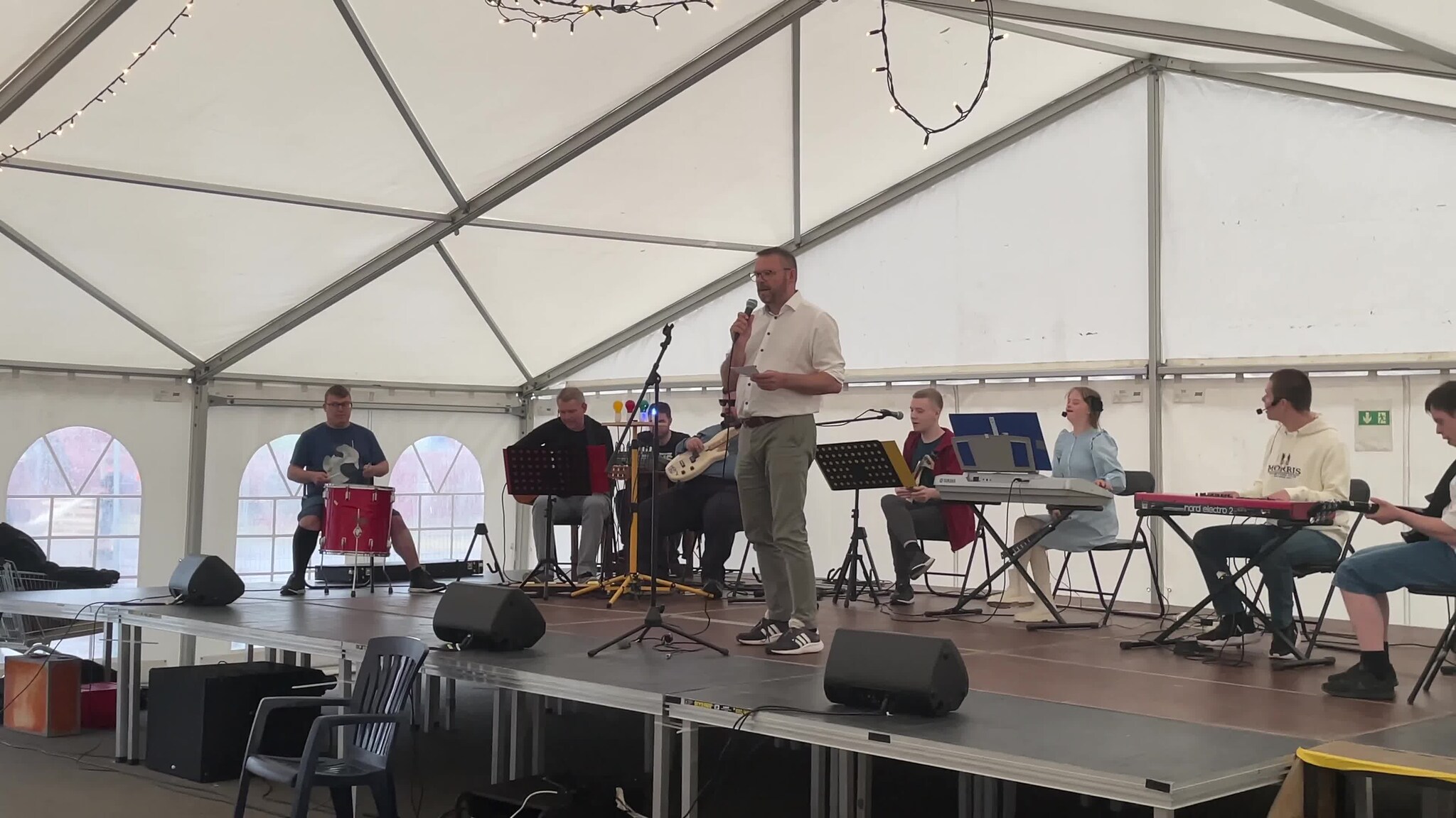 Knut Erik Engh (Frp) syng Granada