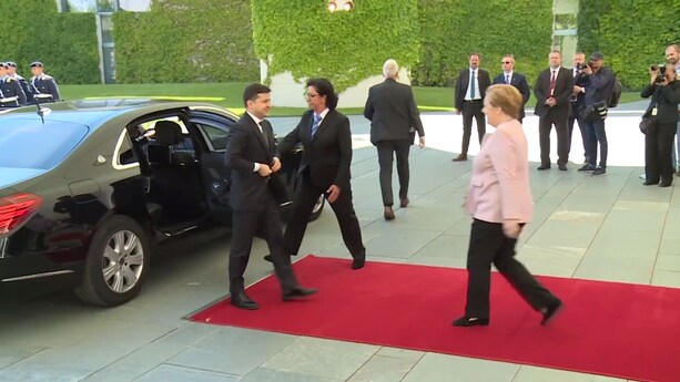 Otäcka scenen: Merkel skakade okontrollerat