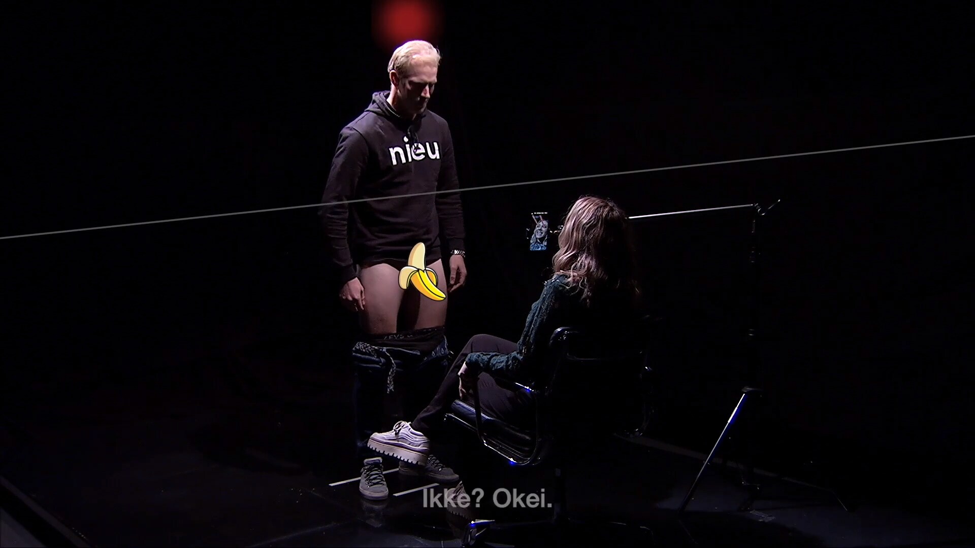 Ikke lov å se ned: Drar fram tissen
