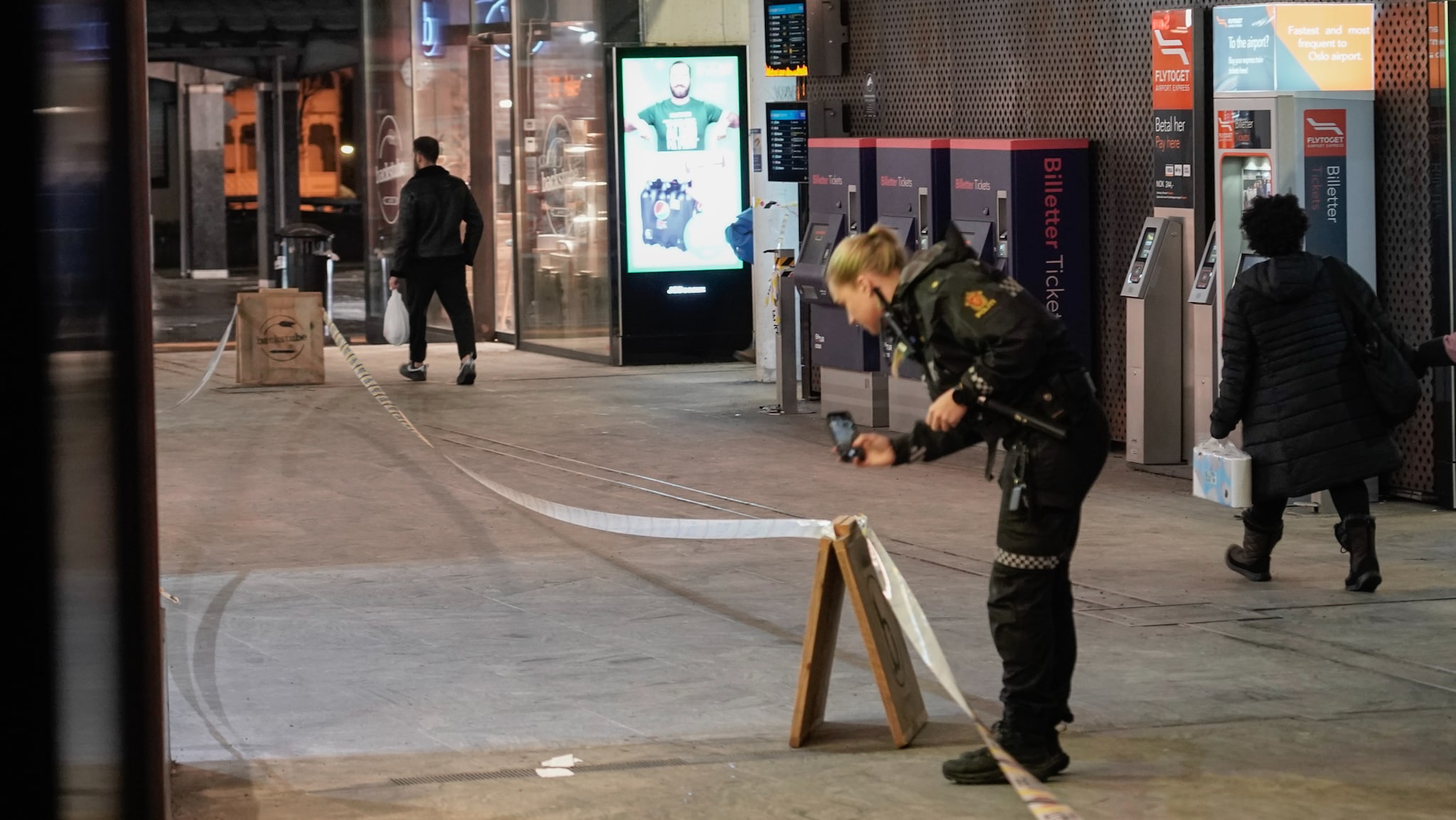 Three people attacked by a gang on a train in Sandvika