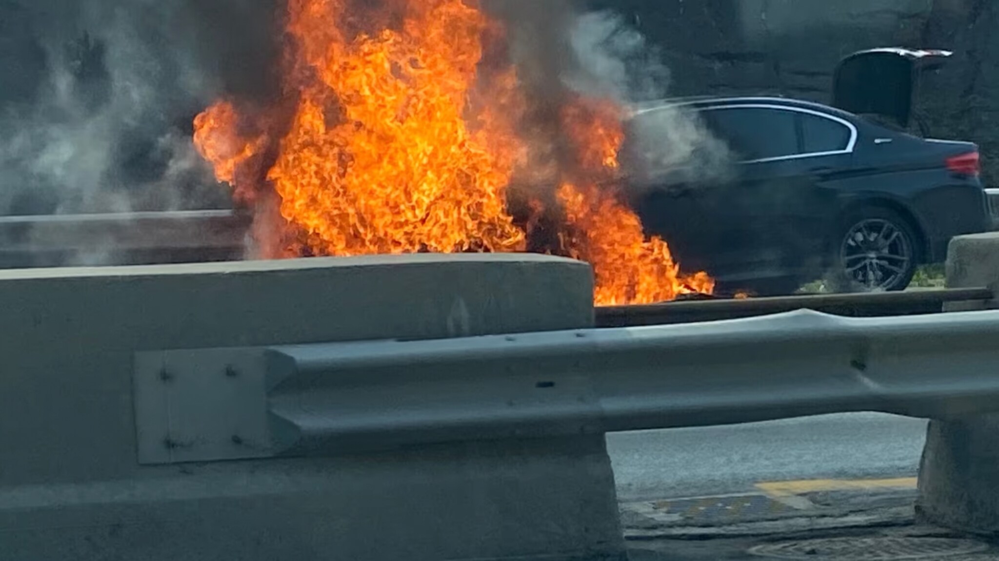 Car fire on E18 at Slependen – VG