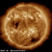 Har oppdaget to enorme «hull» i solen