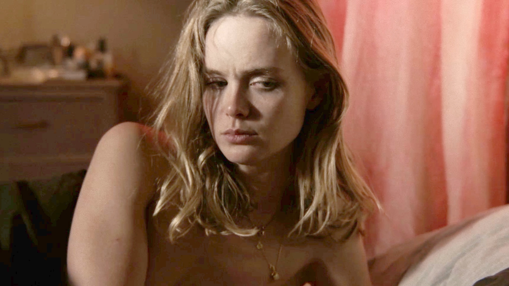 BLÅKKBØSTER: «Threesome»: — En ære å fortelle om sex på denne måten