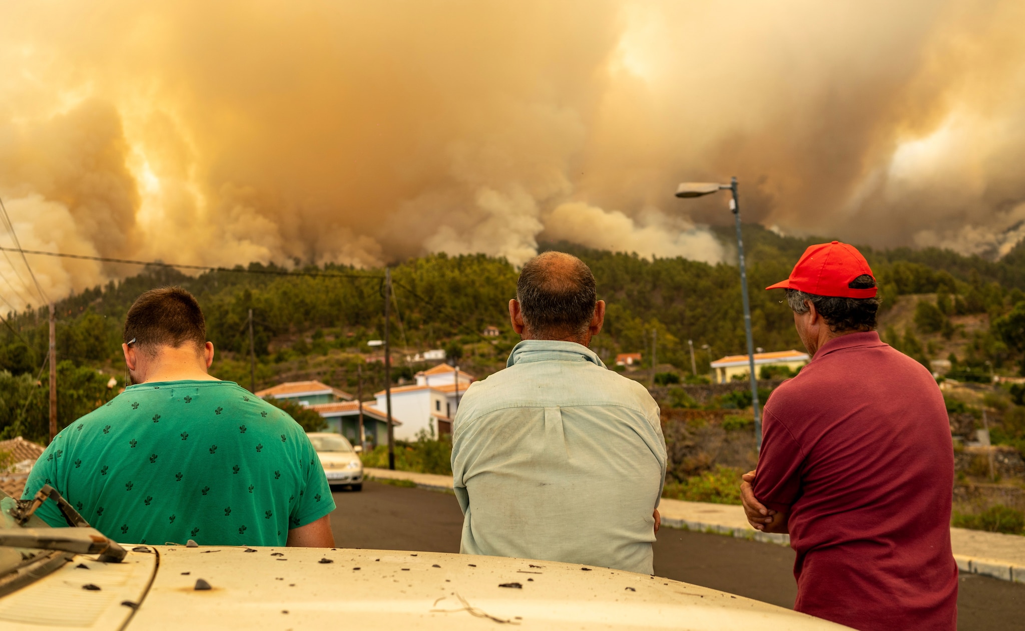 More than 4,000 people evacuated following a forest fire in La Palma